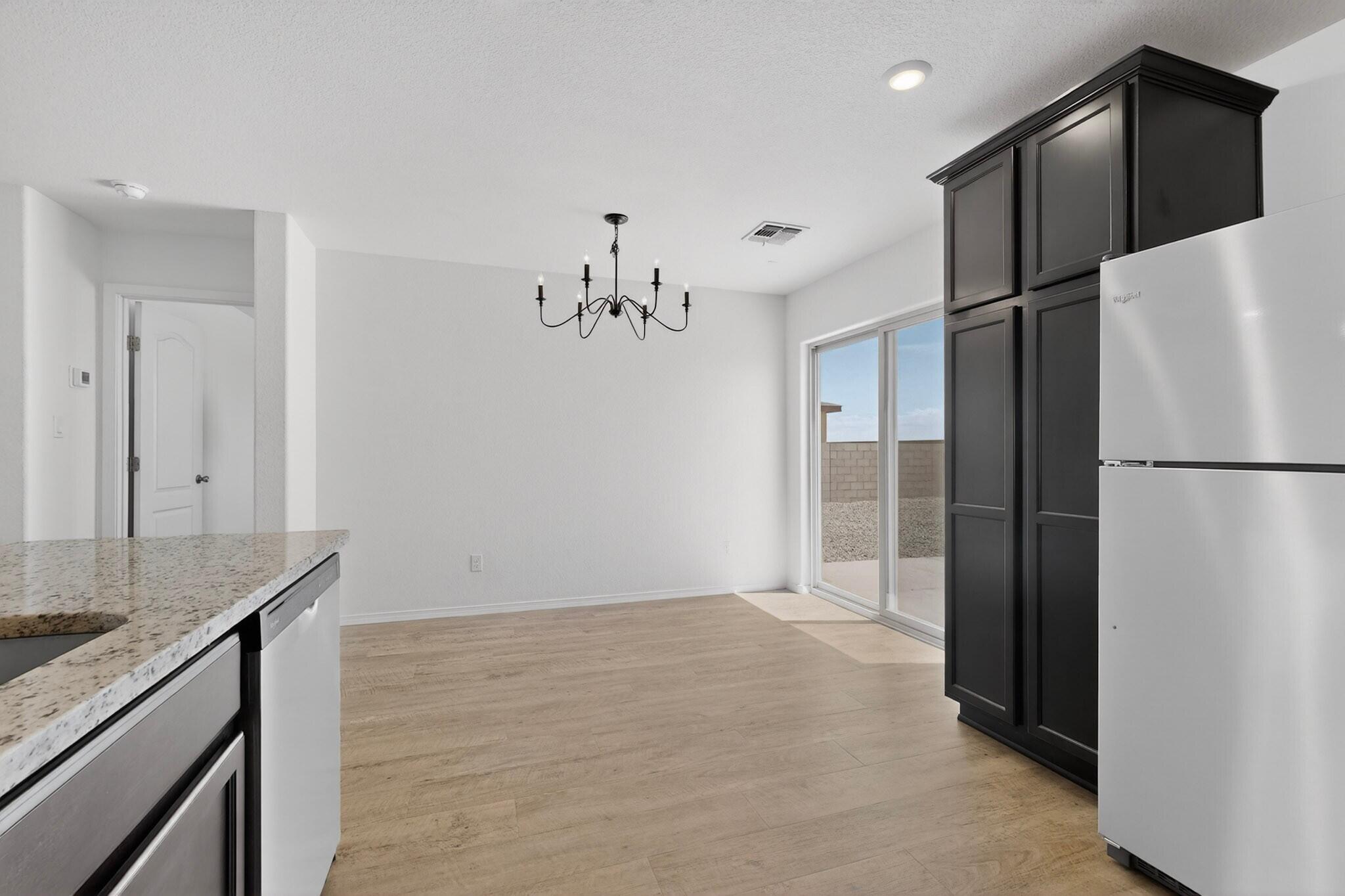Photo 4 — 2501 Desi Loop