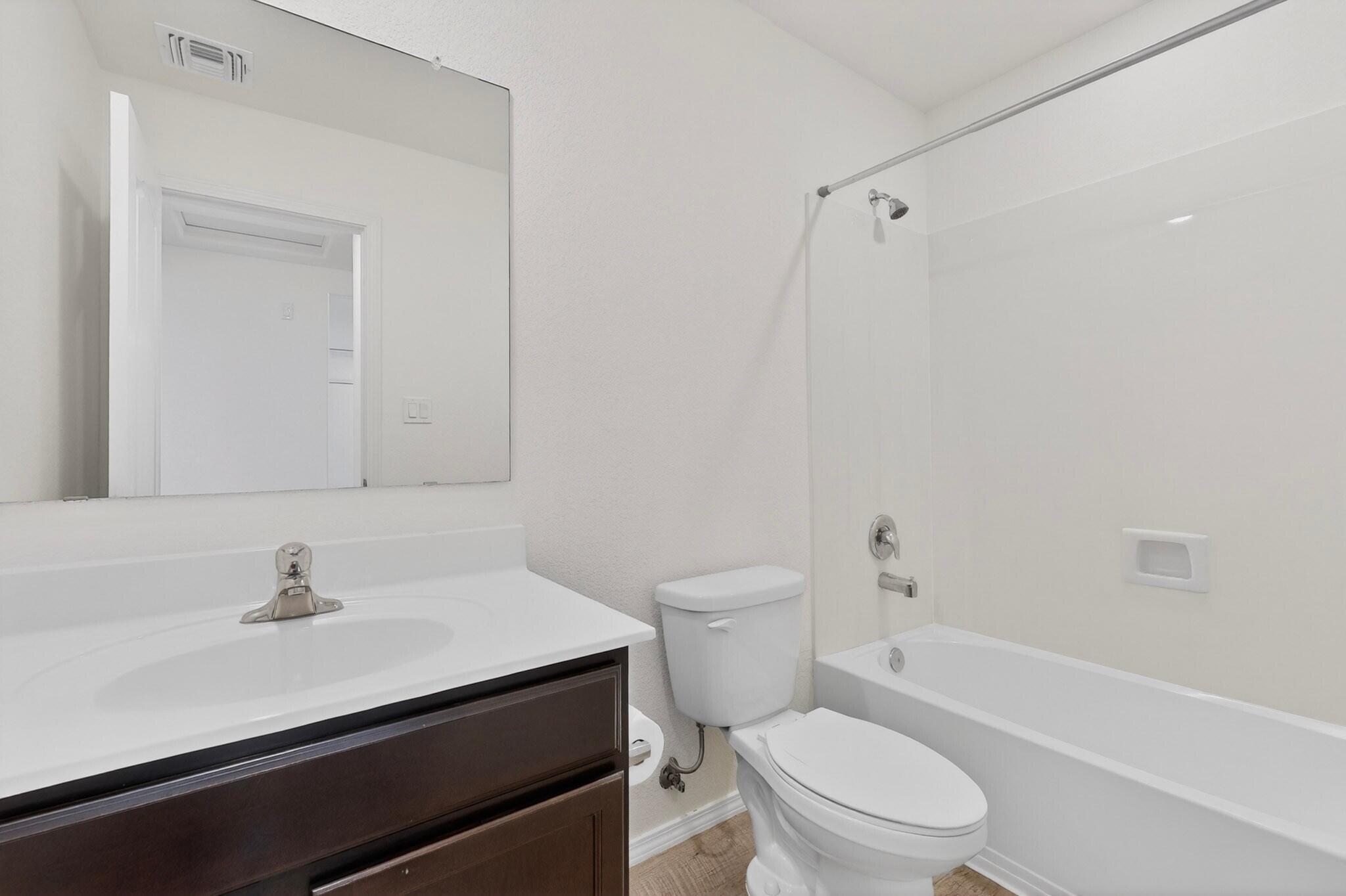 Photo 8 — 2501 Desi Loop