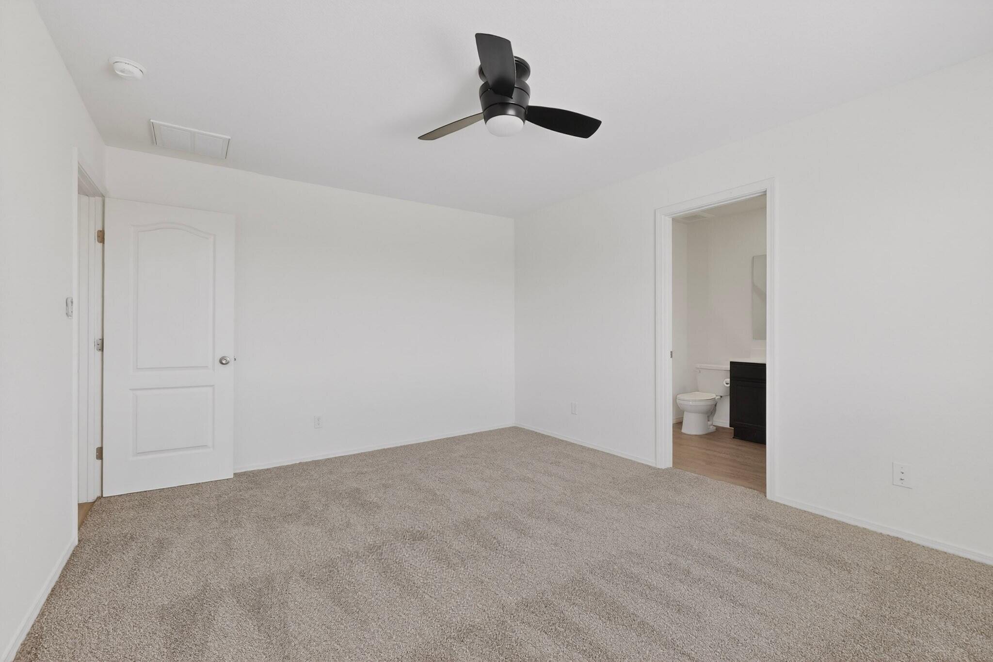 Photo 14 — 2501 Desi Loop