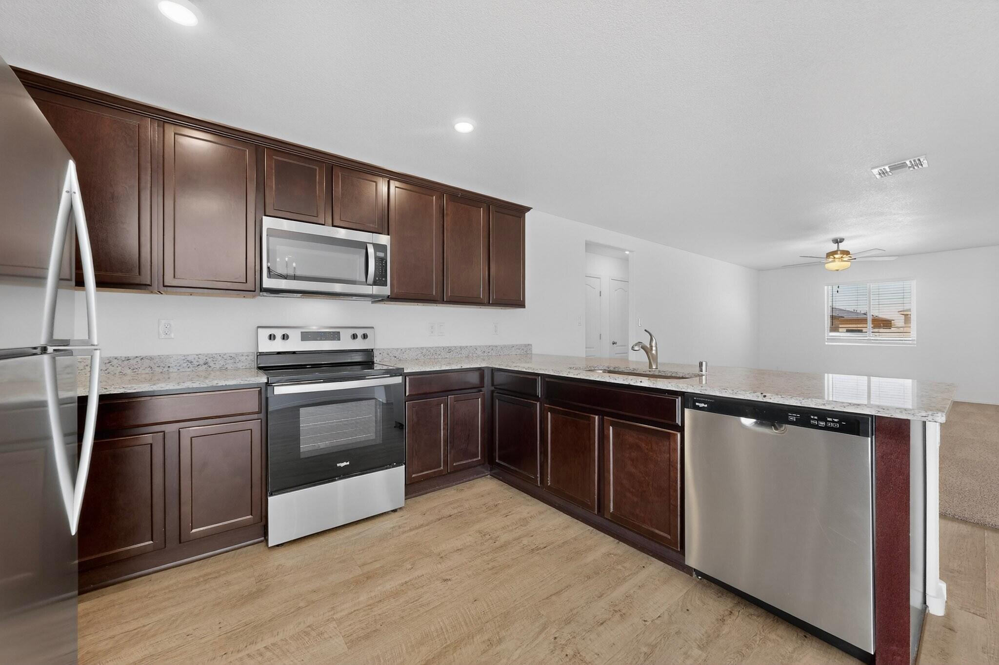 Photo 2 — 2501 Desi Loop