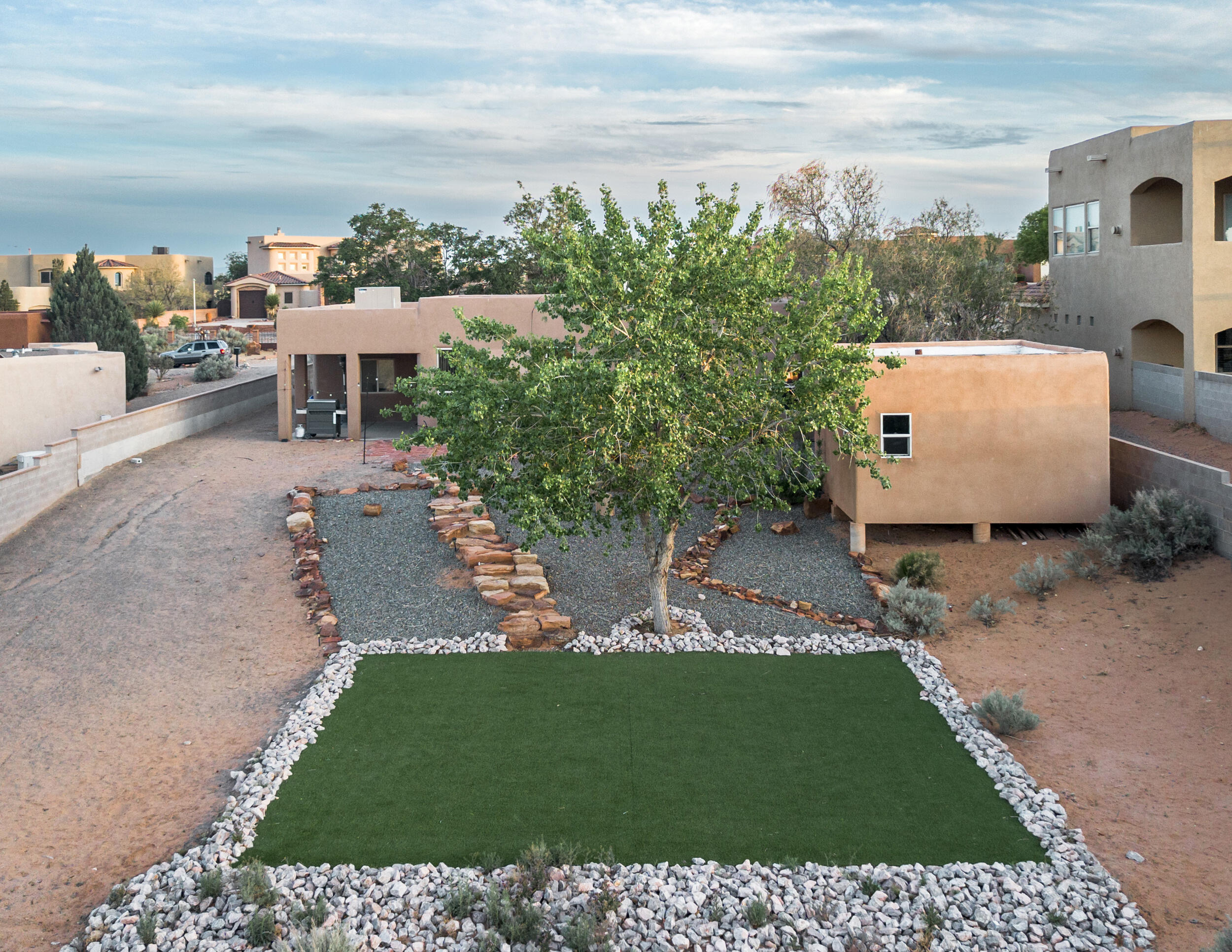 Photo 19 — 6111 La Paz Road NE