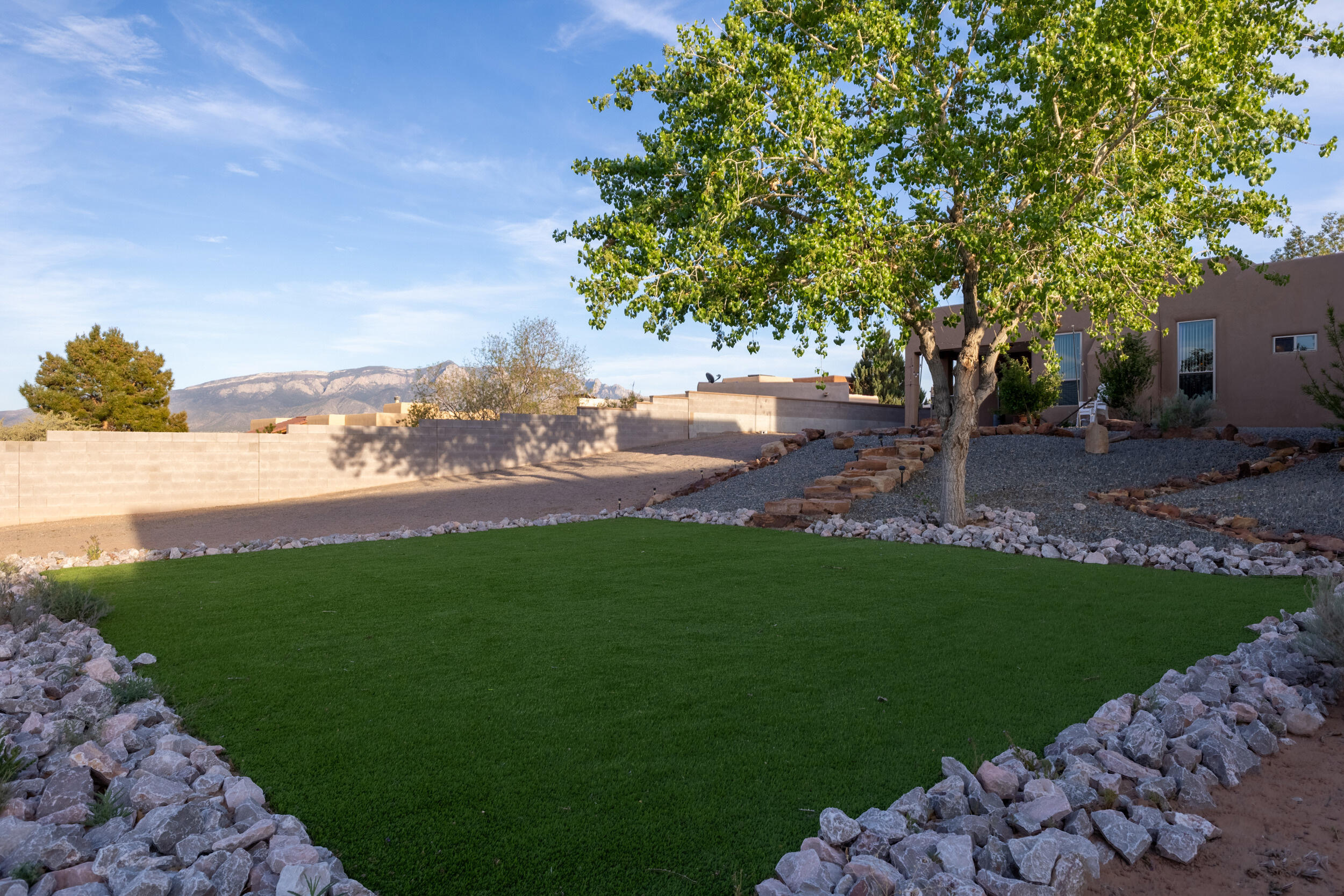 Photo 10 — 6111 La Paz Road NE