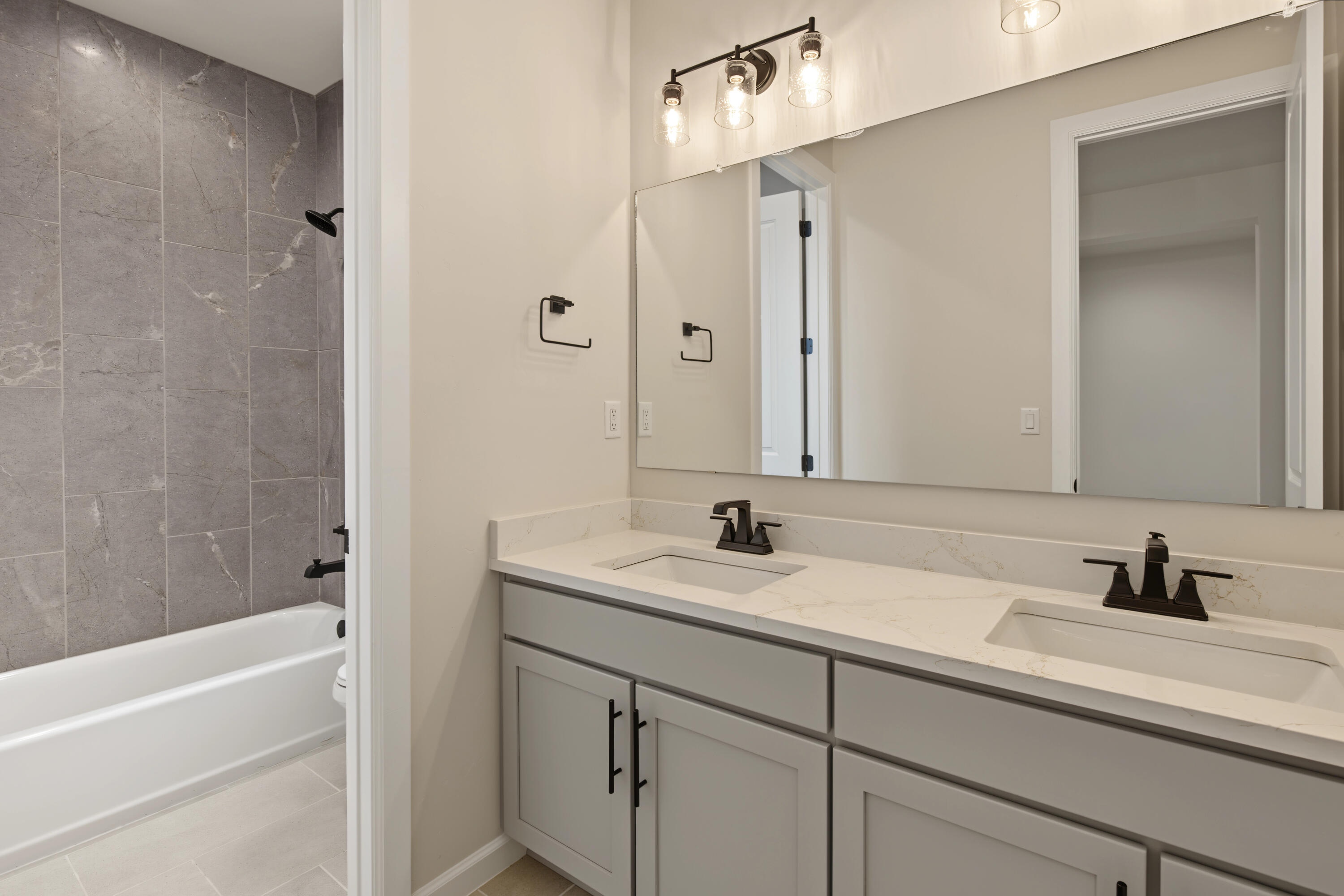 Photo 5 — 6023 Gilpin Drive SE