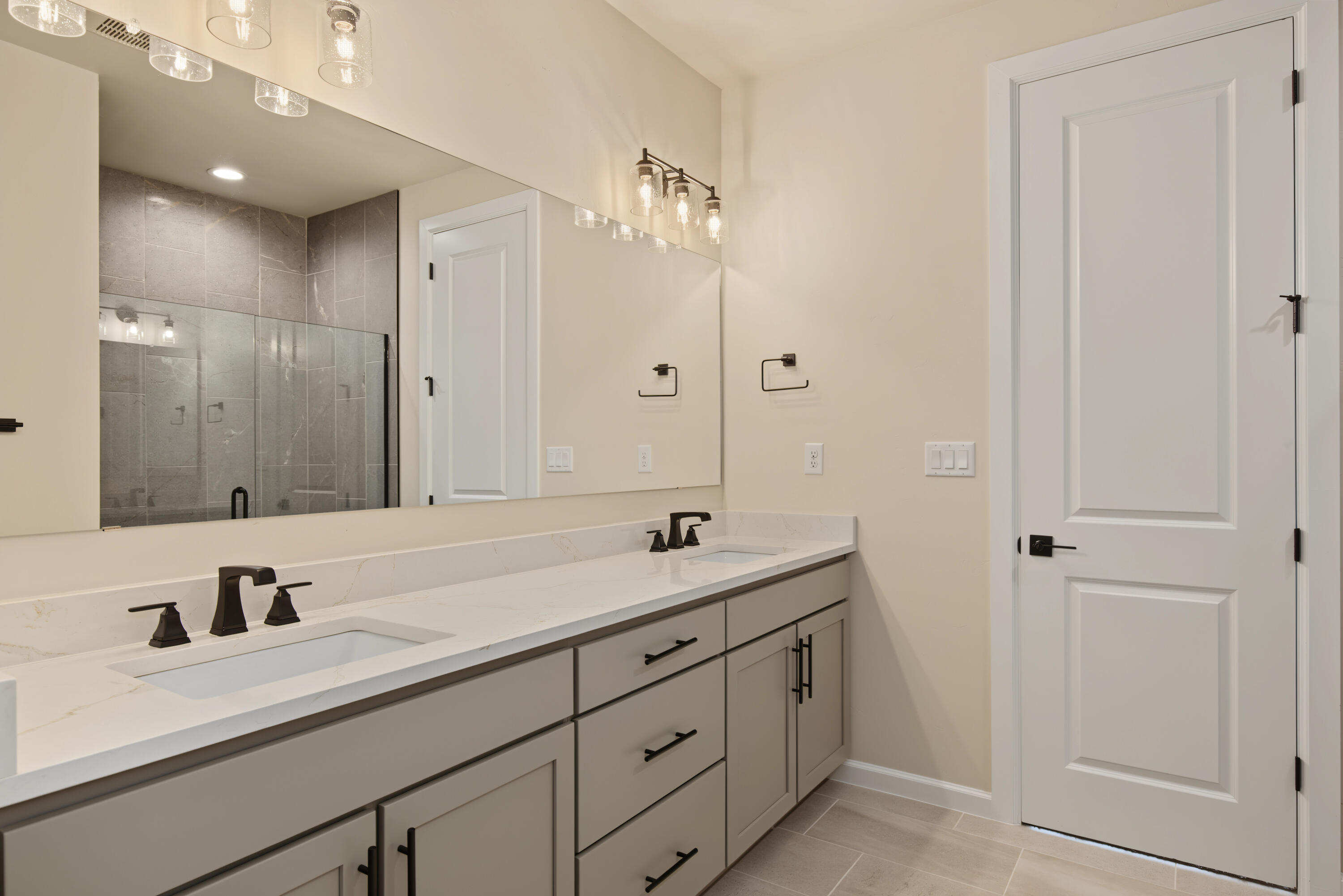 Photo 12 — 6023 Gilpin Drive SE
