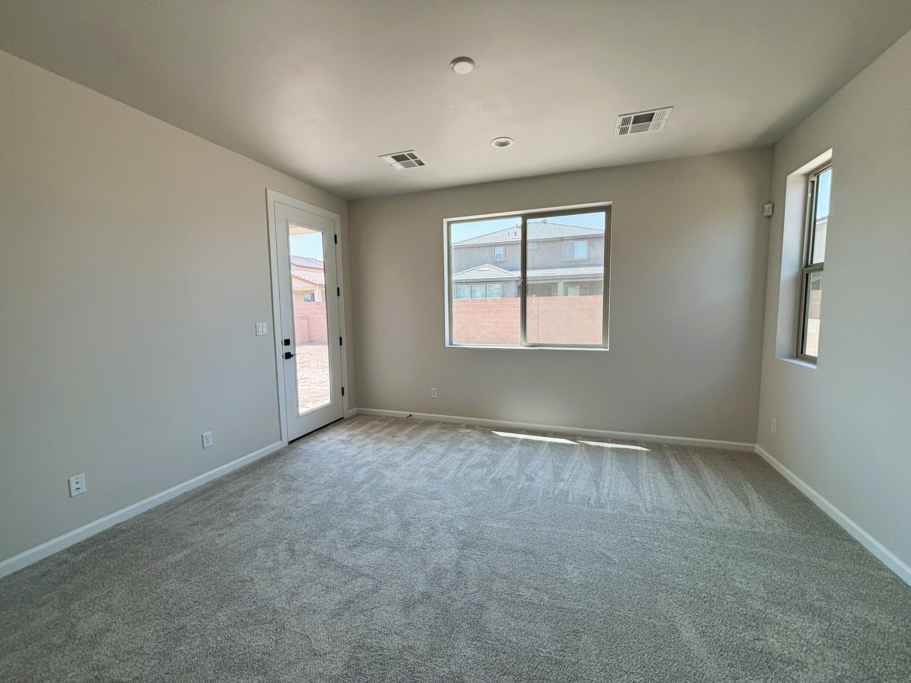 Photo 8 — 6023 Gilpin Drive SE