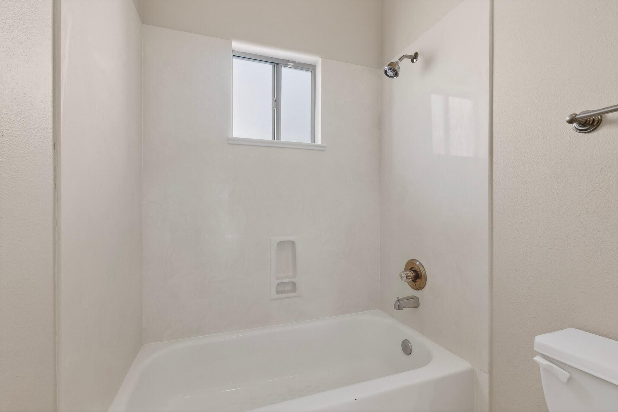 Photo 13 — 5002 Mirador Drive NW