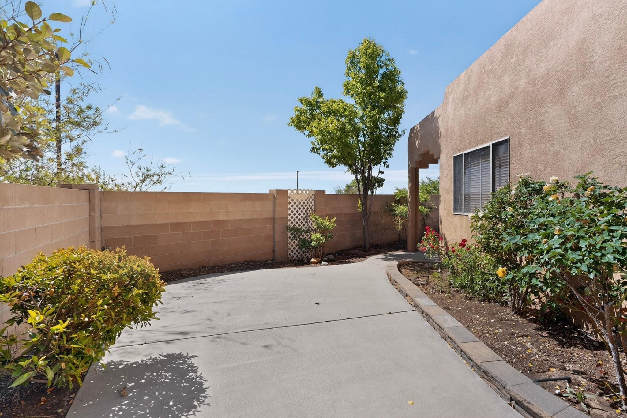 Photo 4 — 5002 Mirador Drive NW
