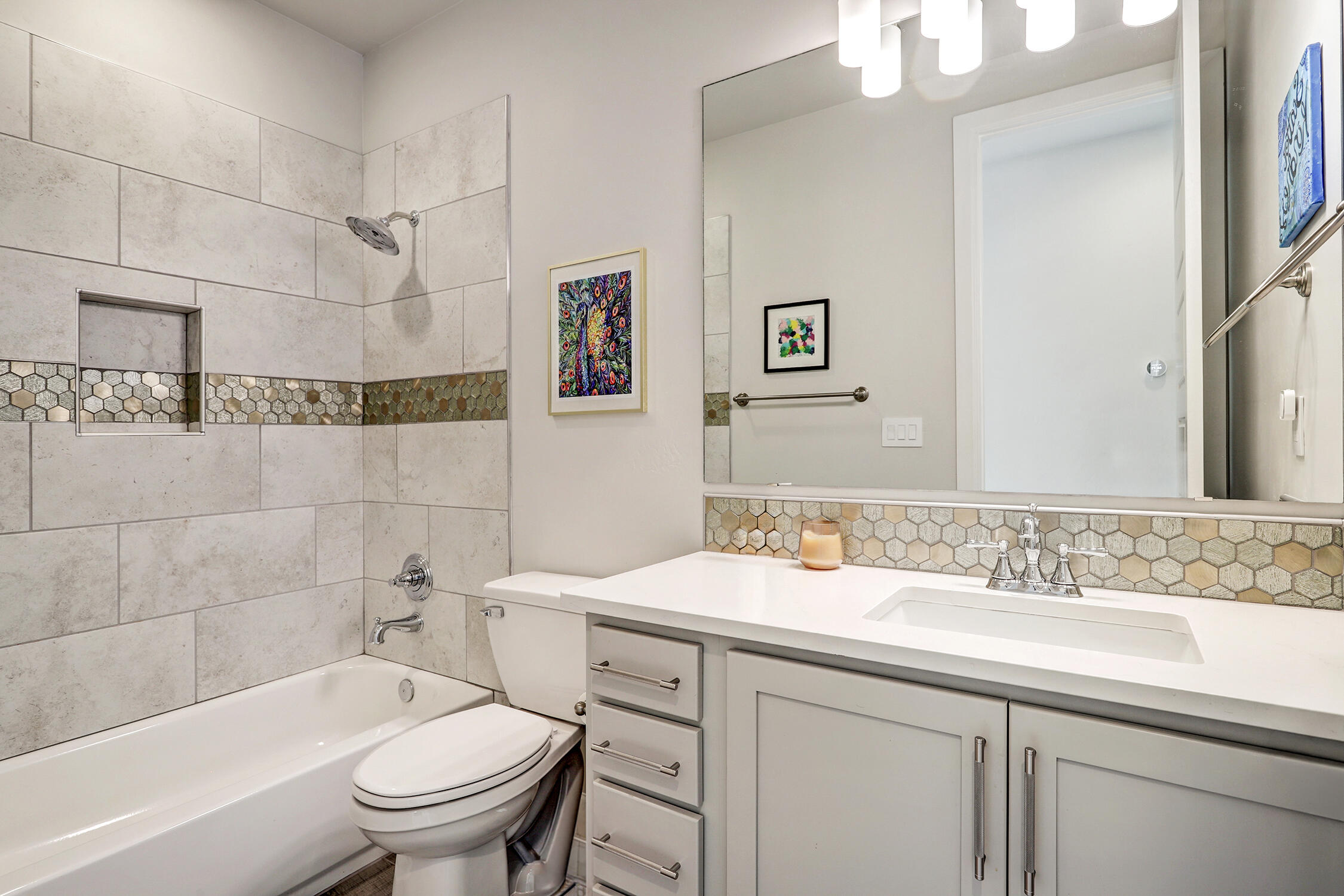 Photo 11 — 3208 Baxter Street SE