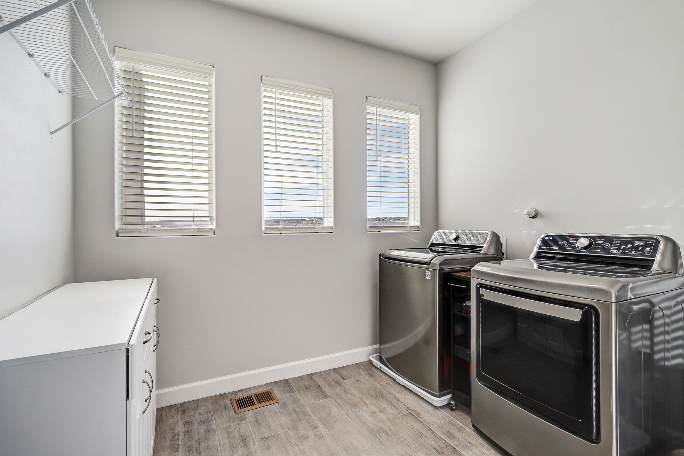 Photo 8 — 3208 Baxter Street SE