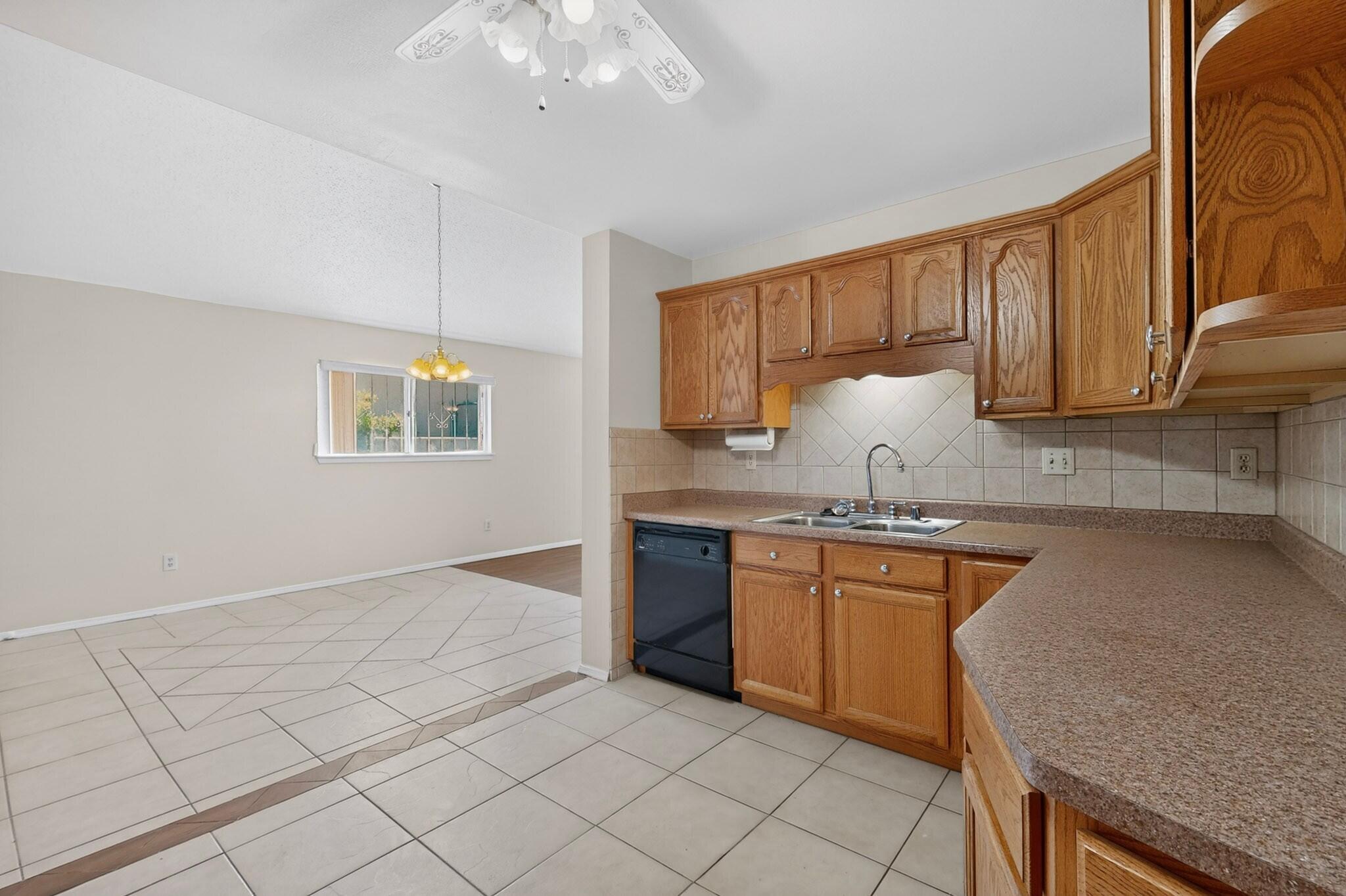 Photo 17 — 11912 Allison Court NE