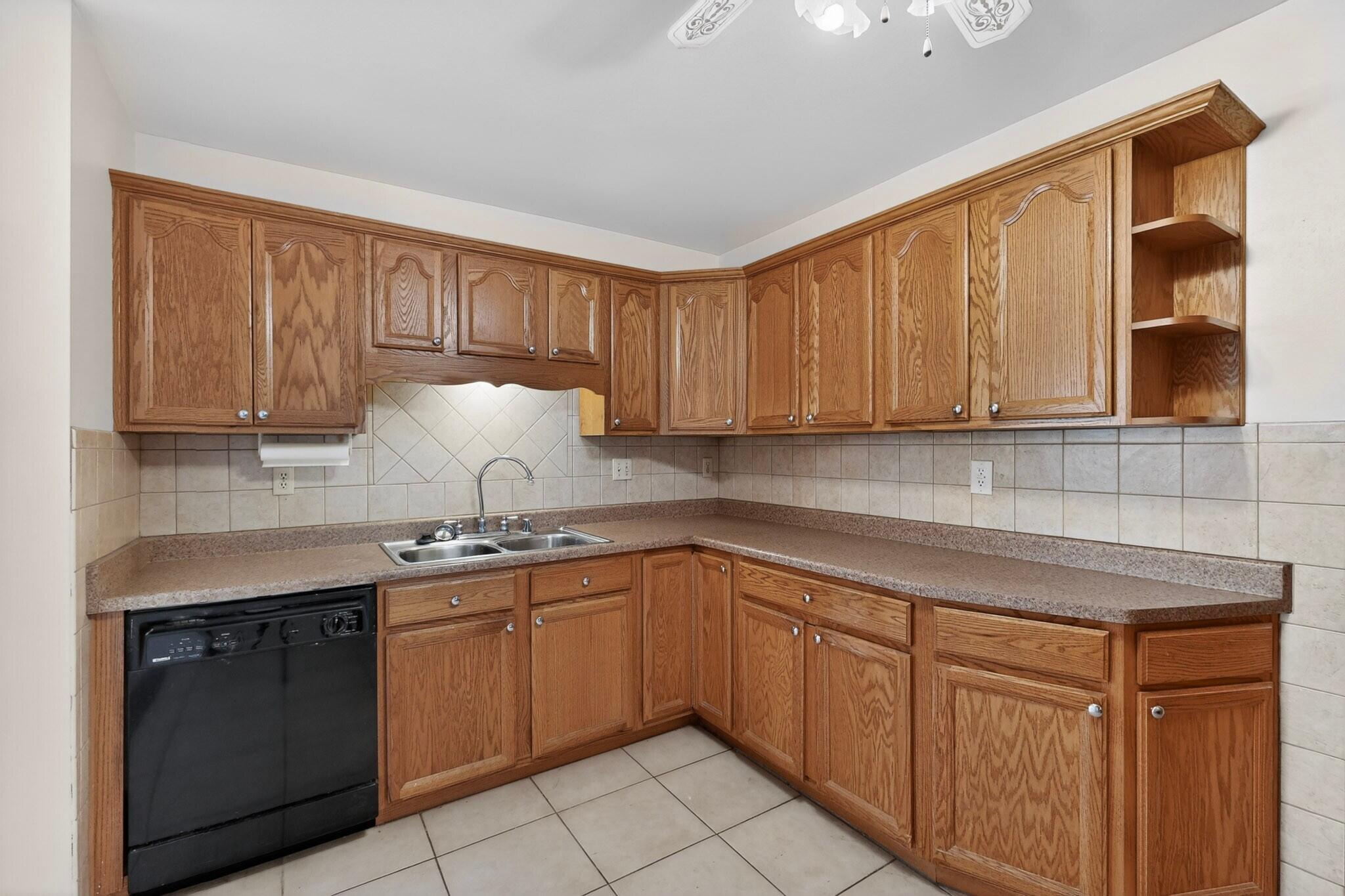 Photo 18 — 11912 Allison Court NE