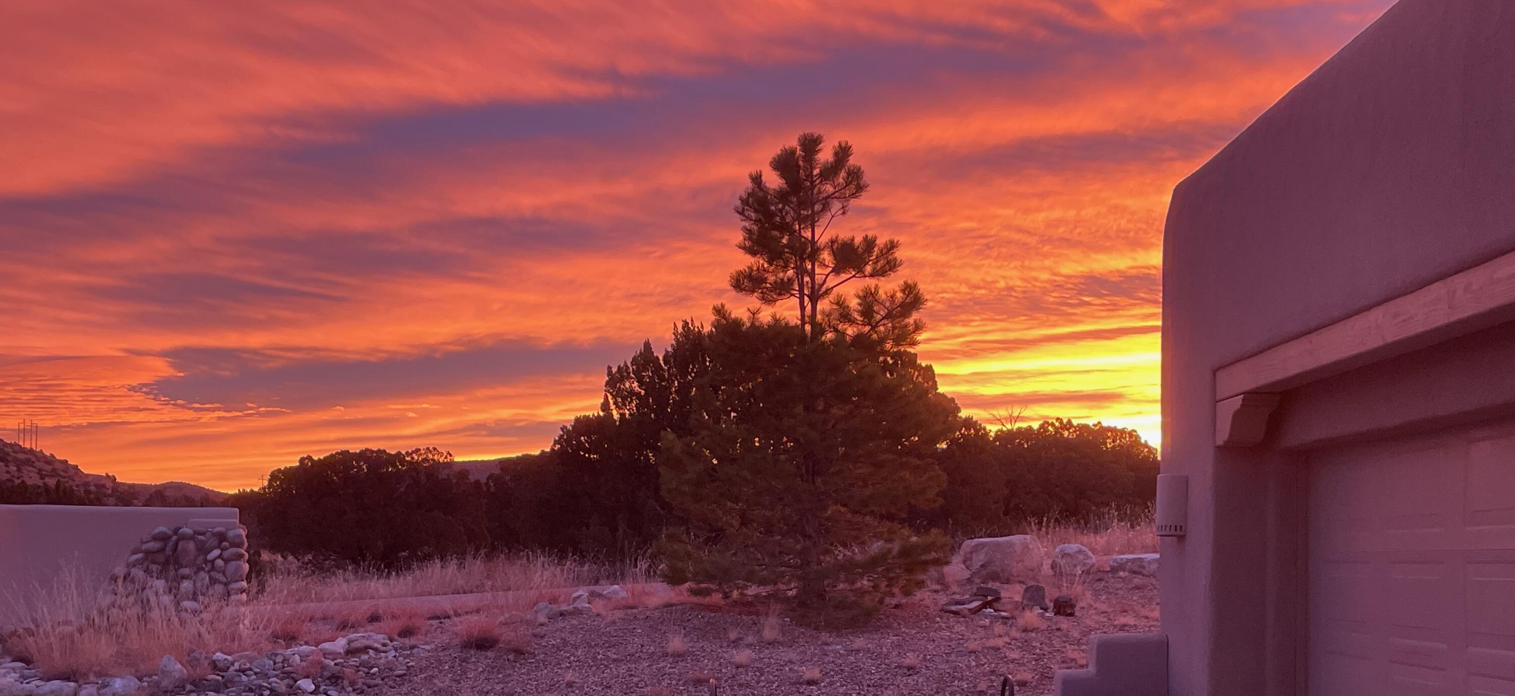 Photo 11 — 10 PINON RIDGE DR