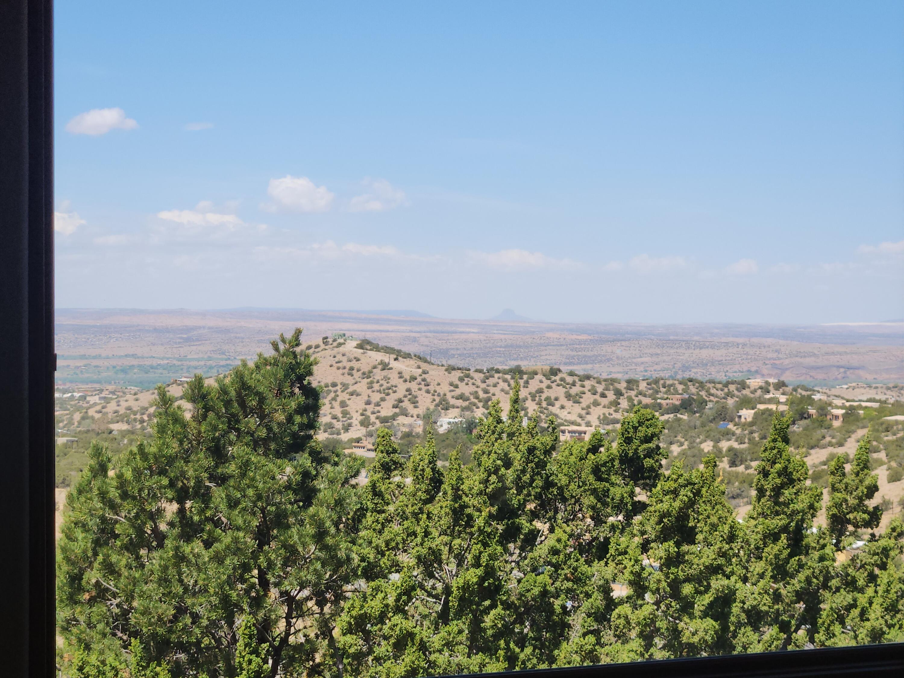 Photo 8 — 10 PINON RIDGE DR
