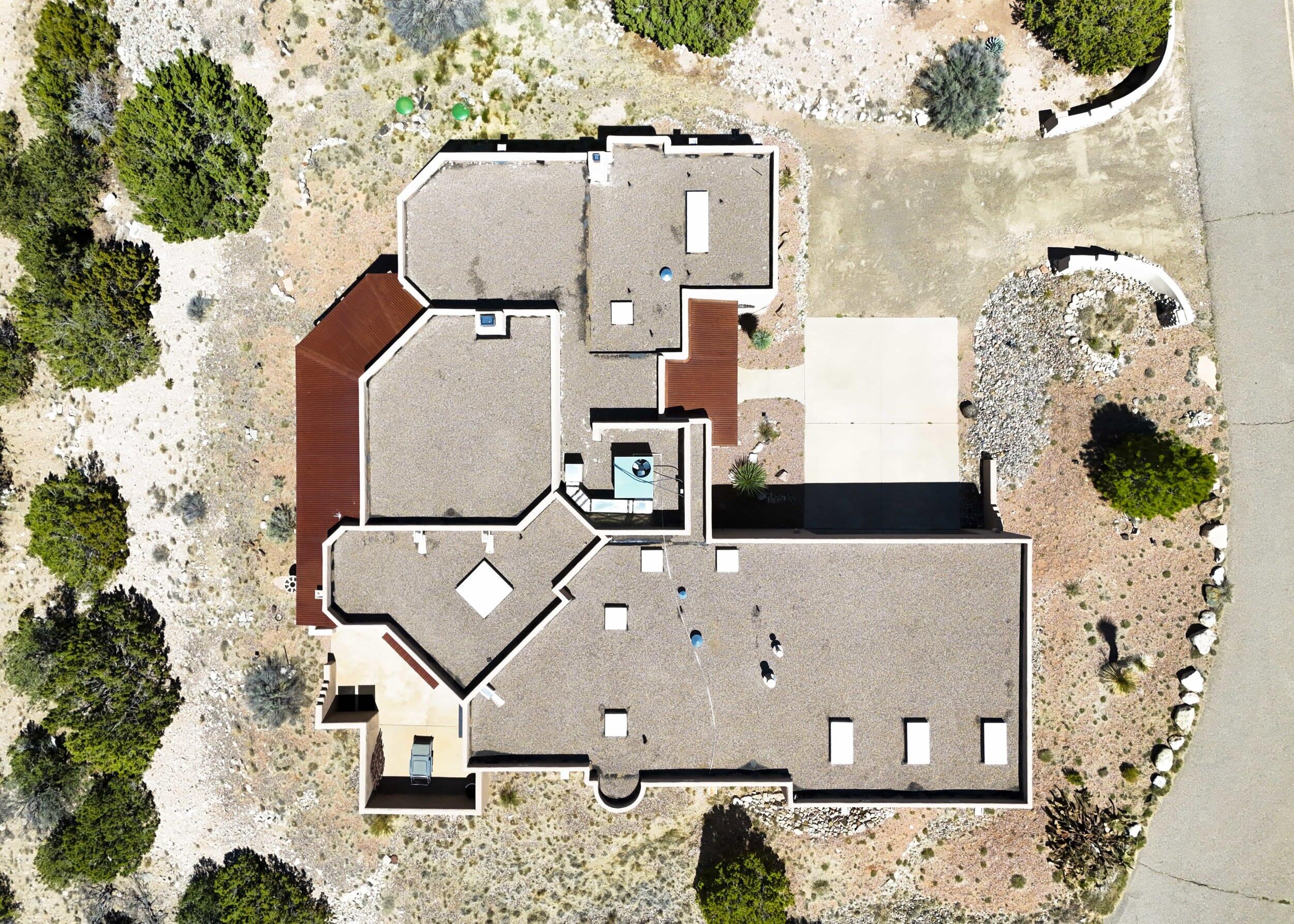 Photo 7 — 10 PINON RIDGE DR