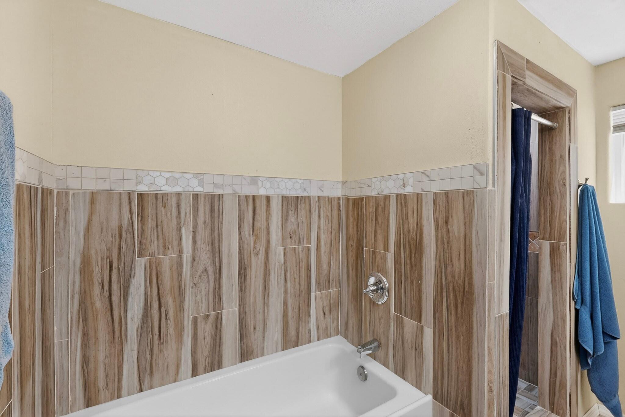 Photo 7 — 308 Dolores Drive NW