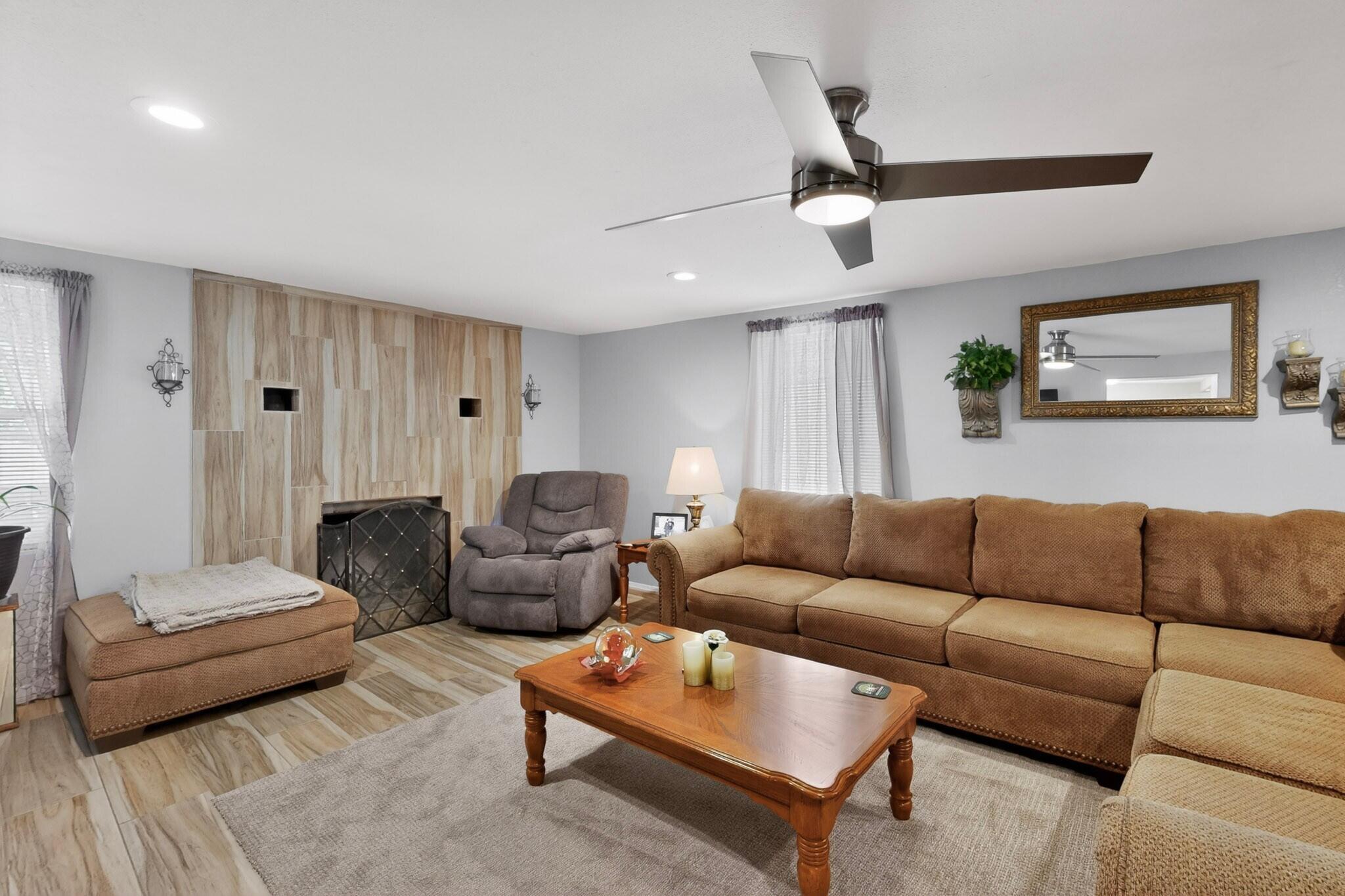 Photo 9 — 308 Dolores Drive NW