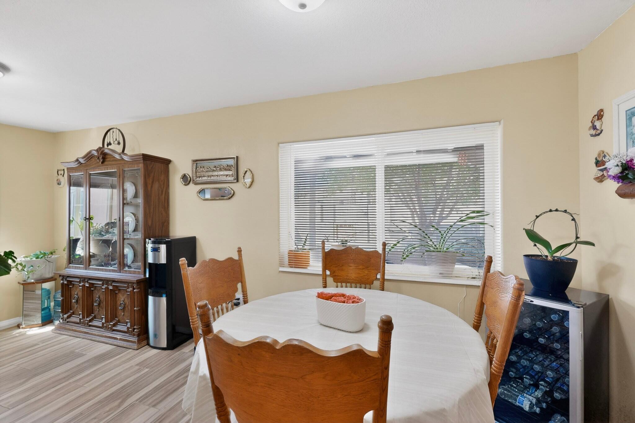 Photo 10 — 308 Dolores Drive NW