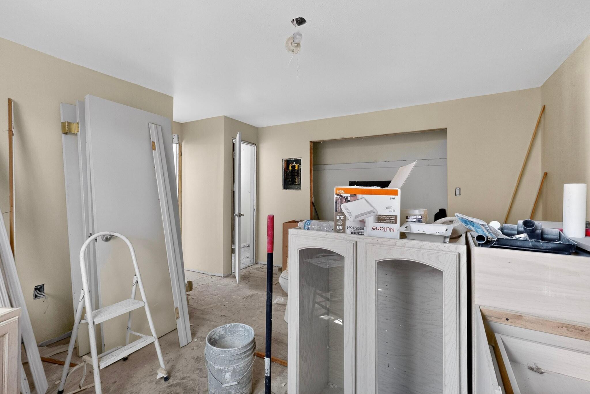 Photo 13 — 308 Dolores Drive NW
