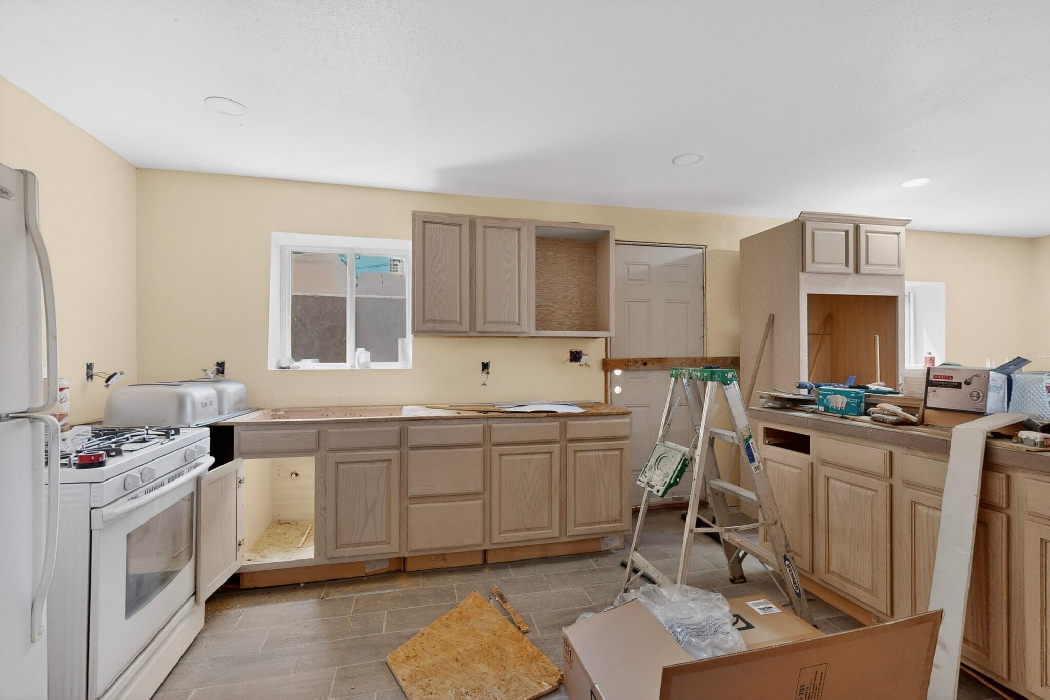 Photo 18 — 308 Dolores Drive NW