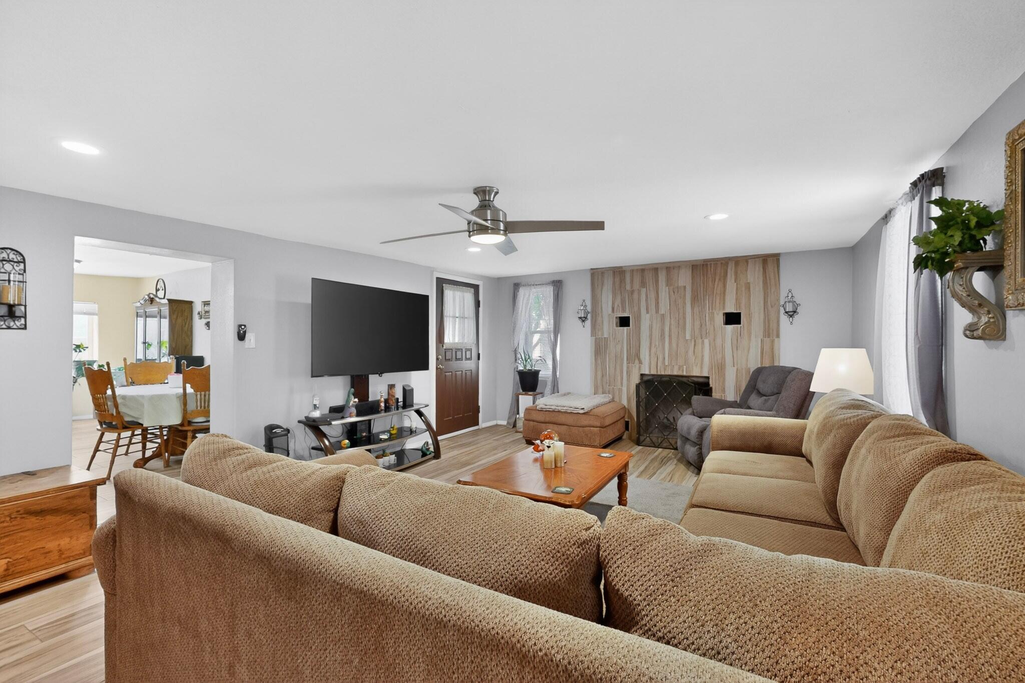 Photo 20 — 308 Dolores Drive NW