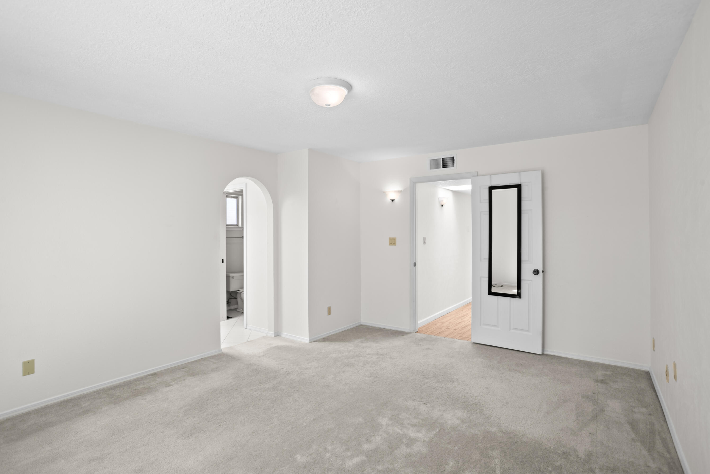 Photo 17 — 9520 Bent Road NE