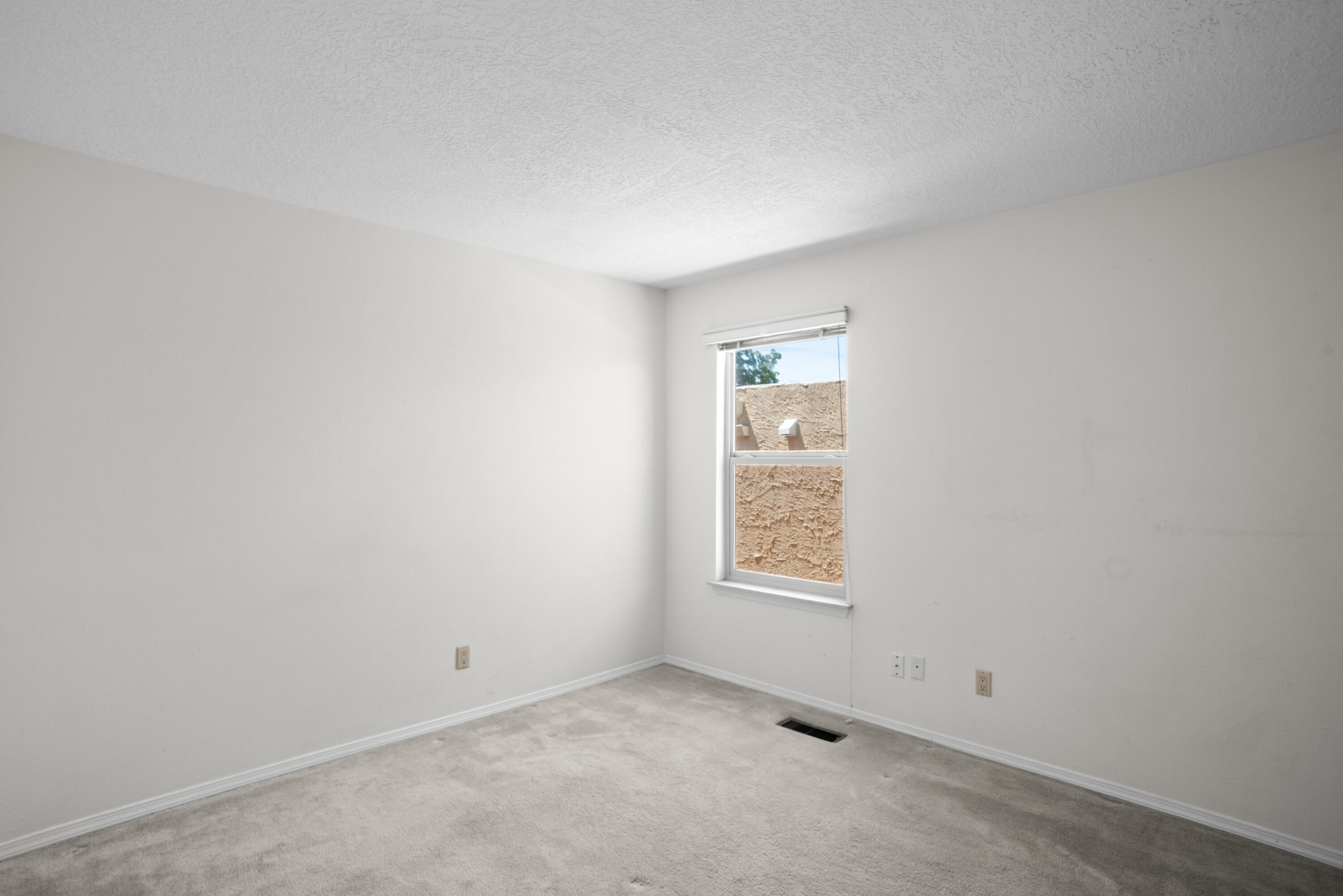 Photo 12 — 9520 Bent Road NE