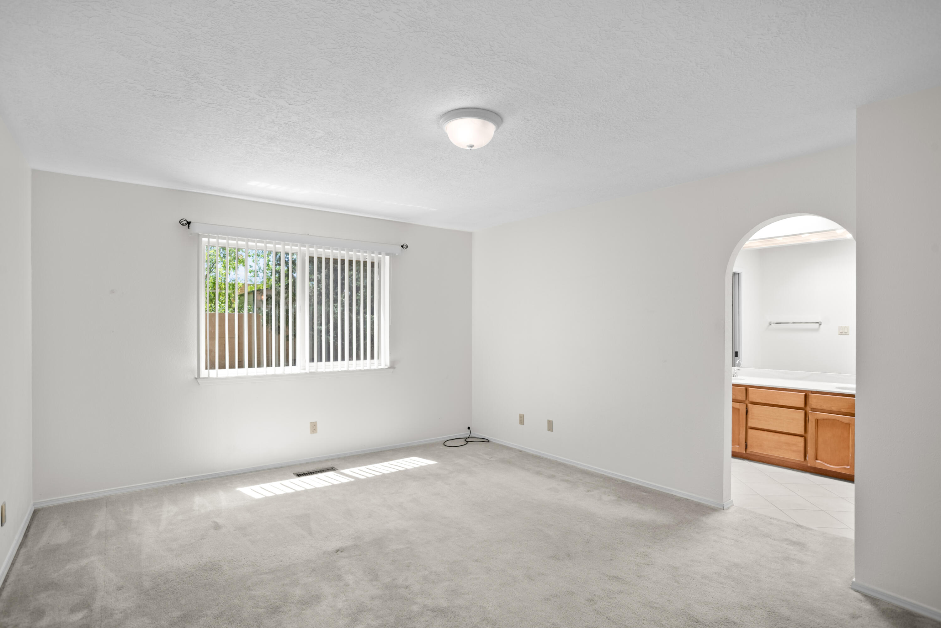Photo 18 — 9520 Bent Road NE