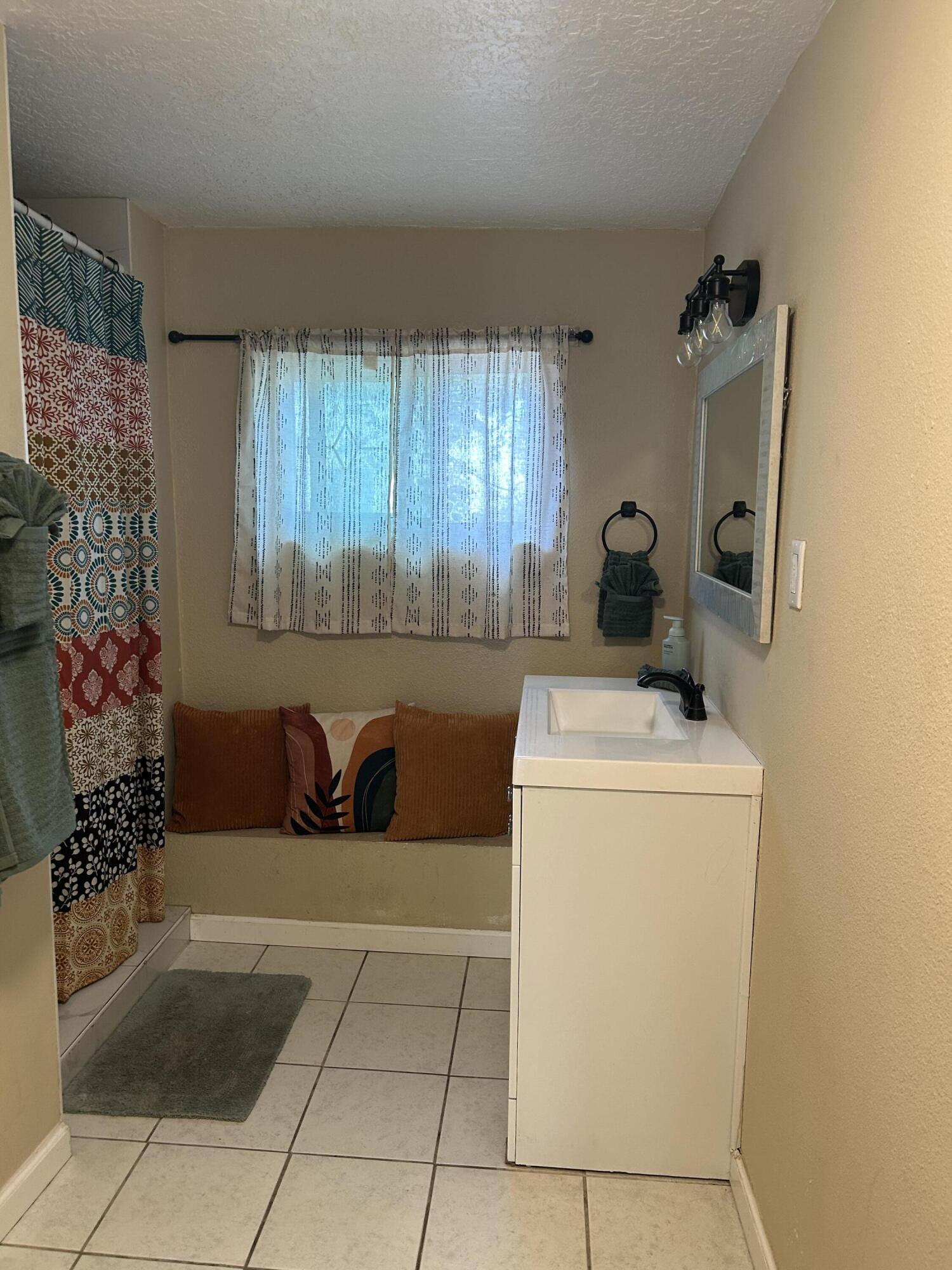 Photo 3 — 709 Cromwell Avenue SW