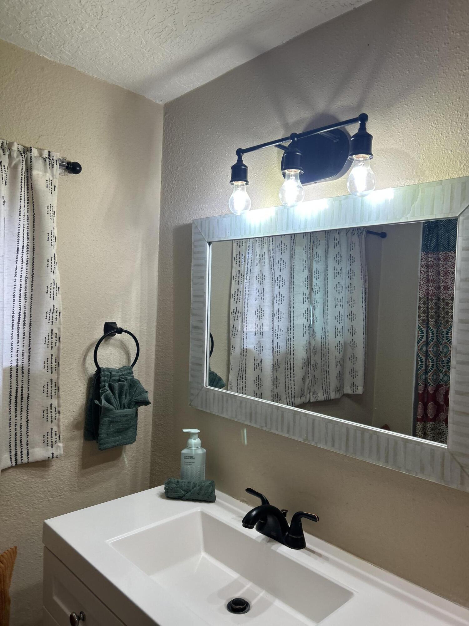 Photo 4 — 709 Cromwell Avenue SW