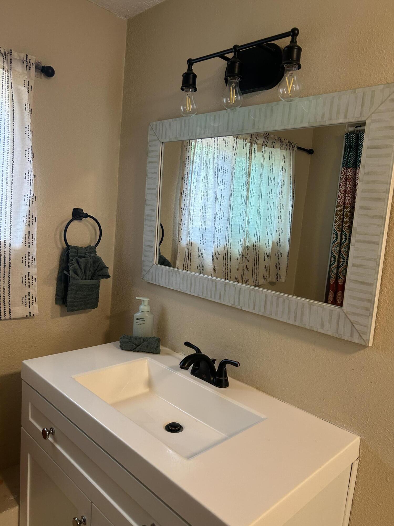 Photo 5 — 709 Cromwell Avenue SW