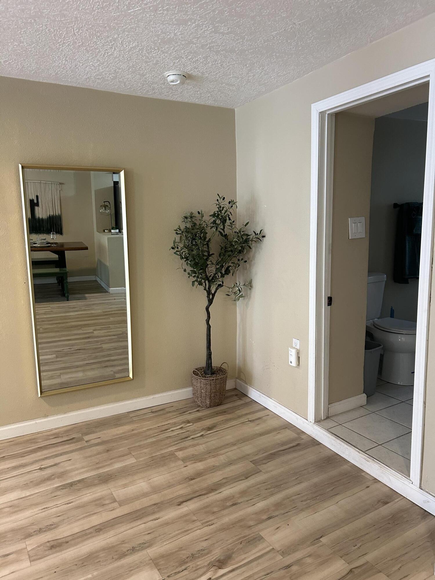 Photo 16 — 709 Cromwell Avenue SW