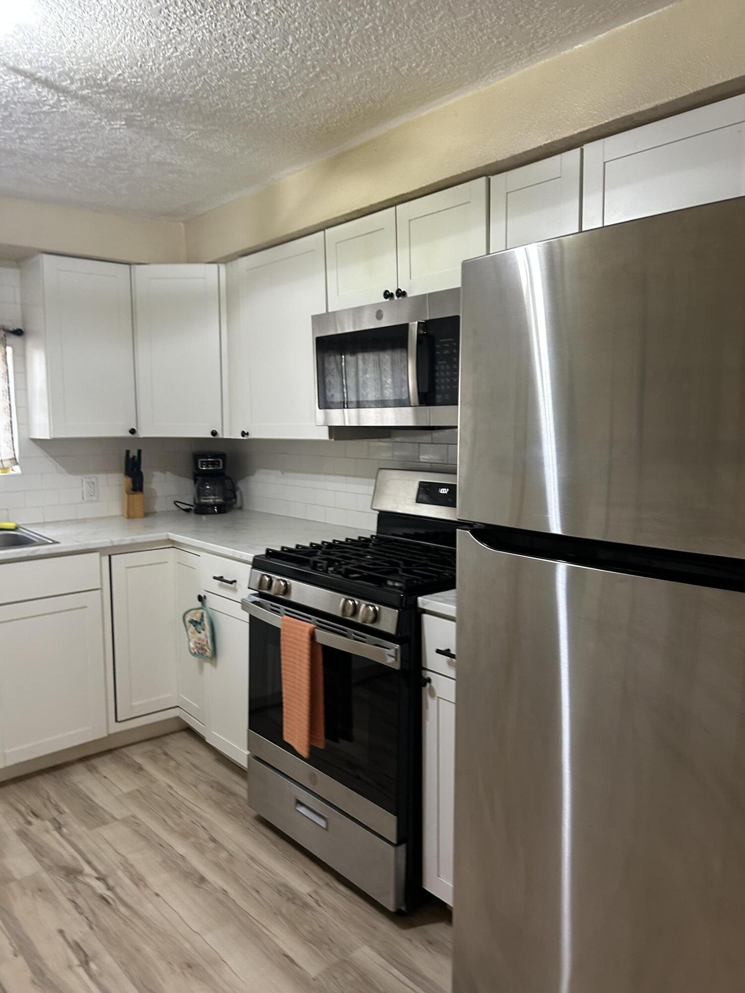 Photo 19 — 709 Cromwell Avenue SW