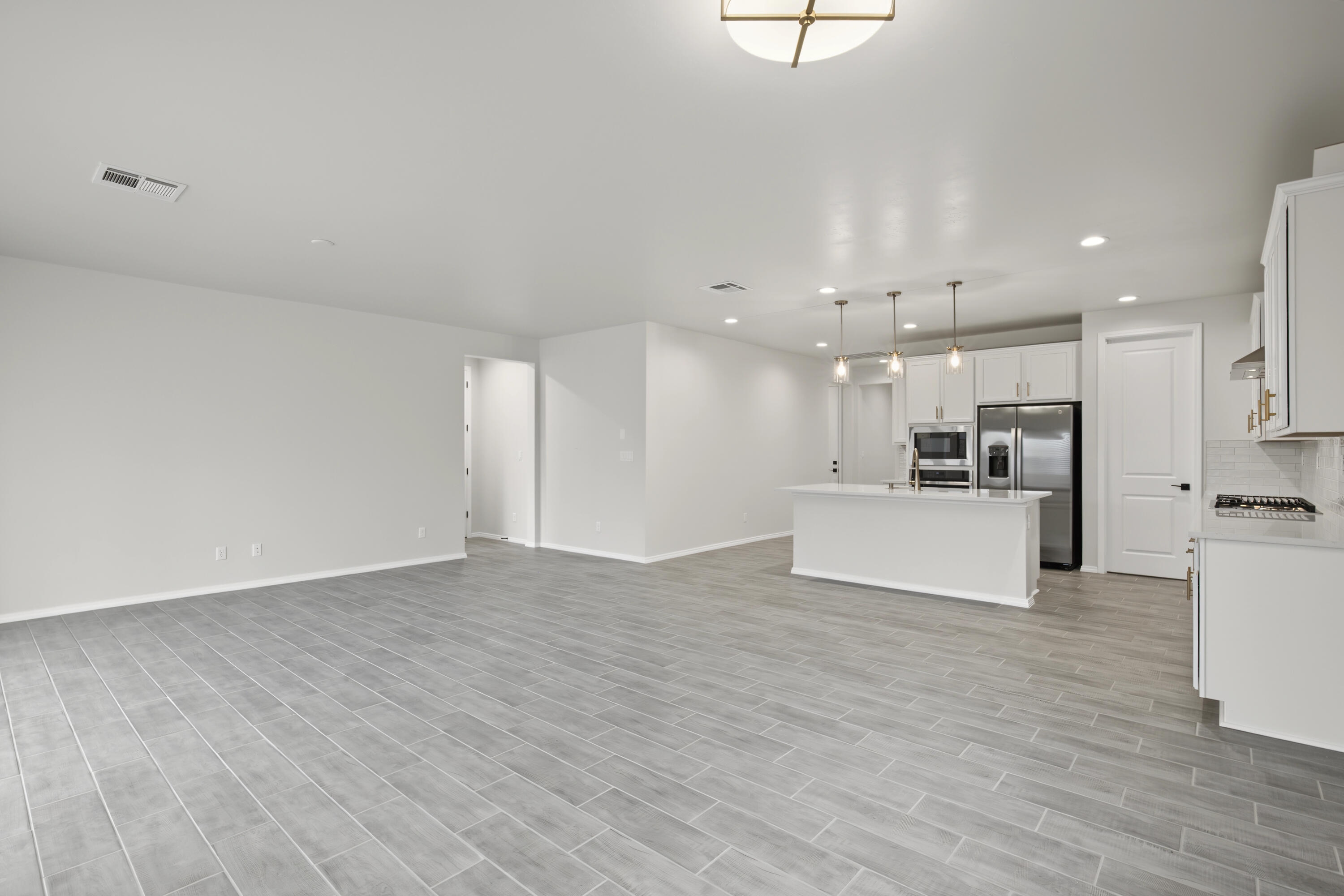 Photo 10 — 6017 Gilpin Drive SE