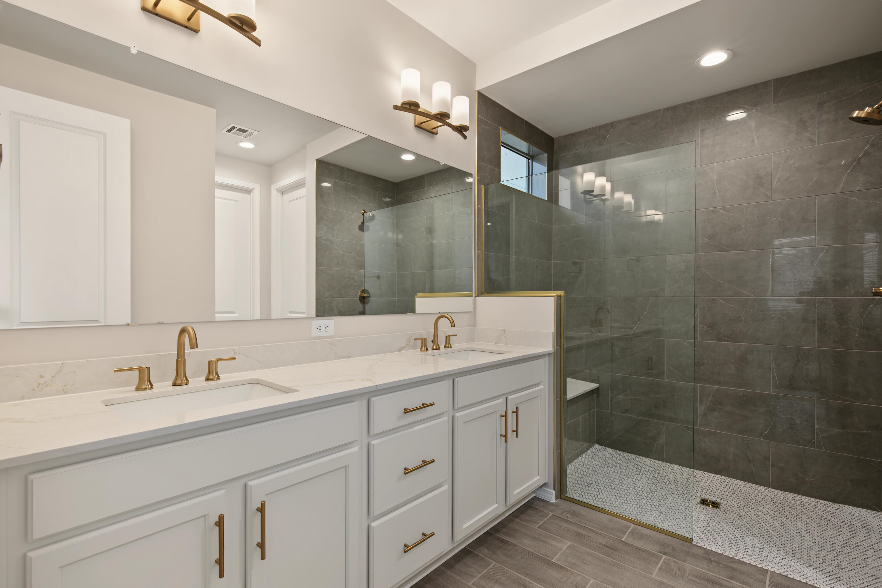 Photo 18 — 6017 Gilpin Drive SE