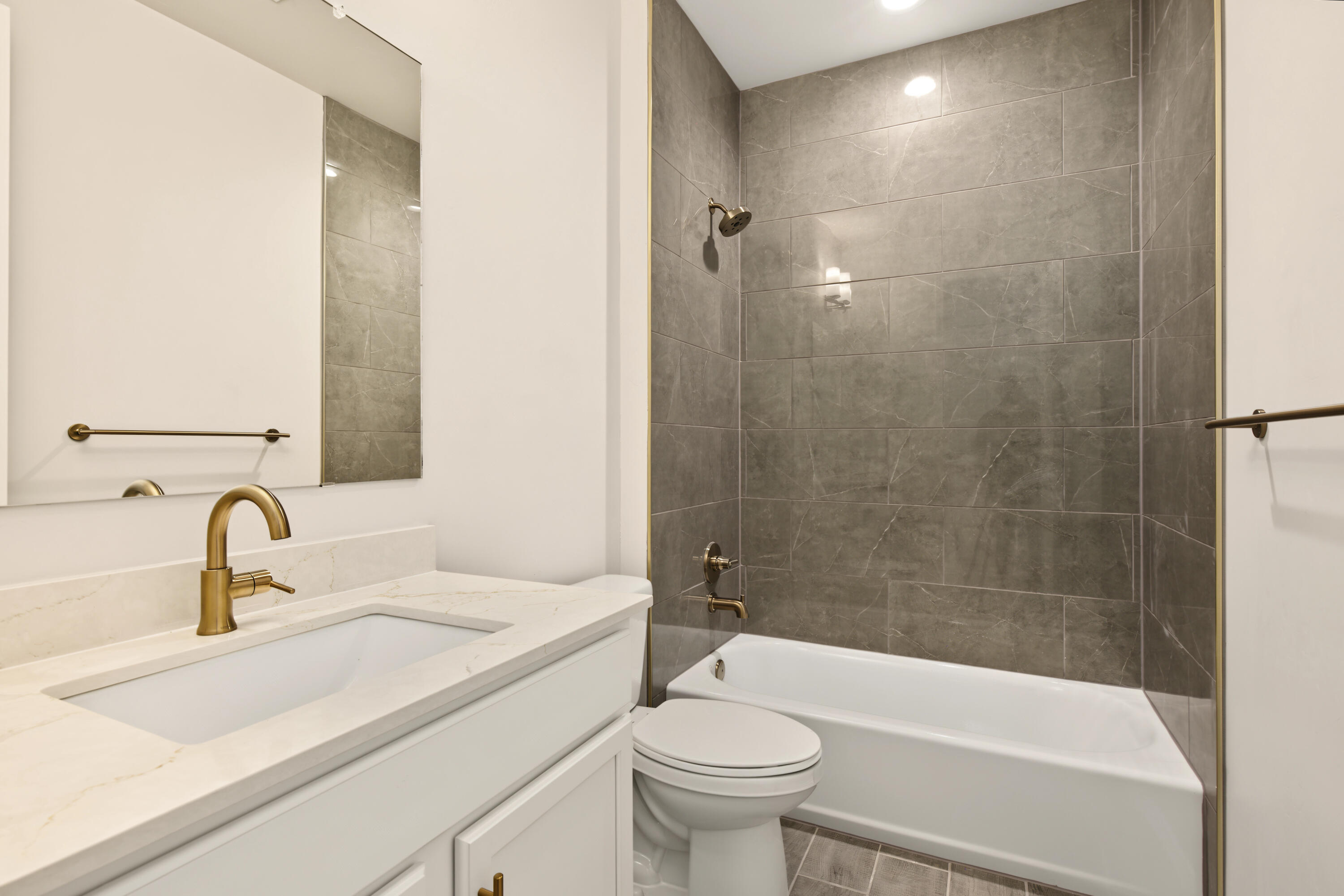 Photo 3 — 6017 Gilpin Drive SE