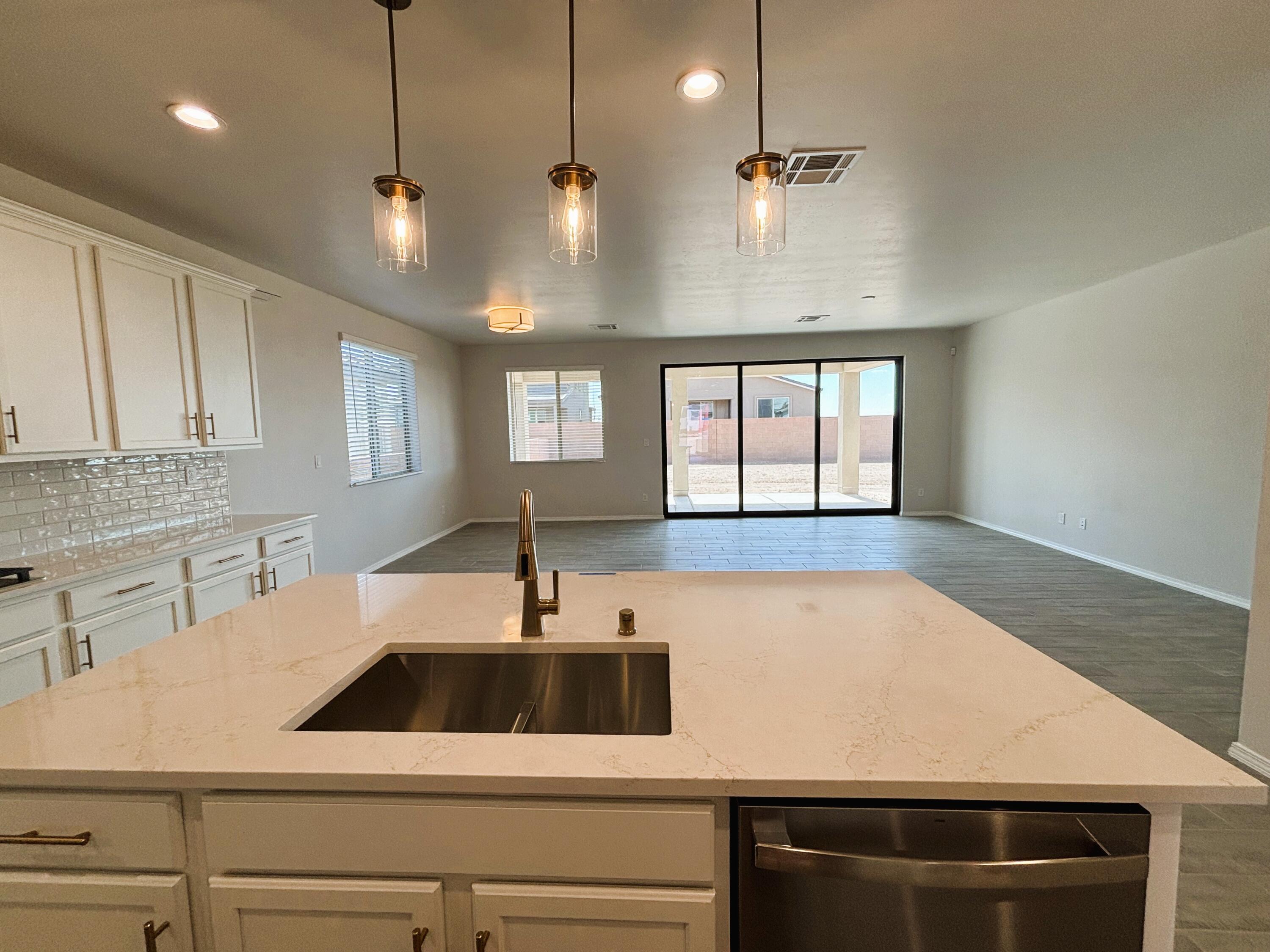 Photo 3 — 6017 Gilpin Drive SE