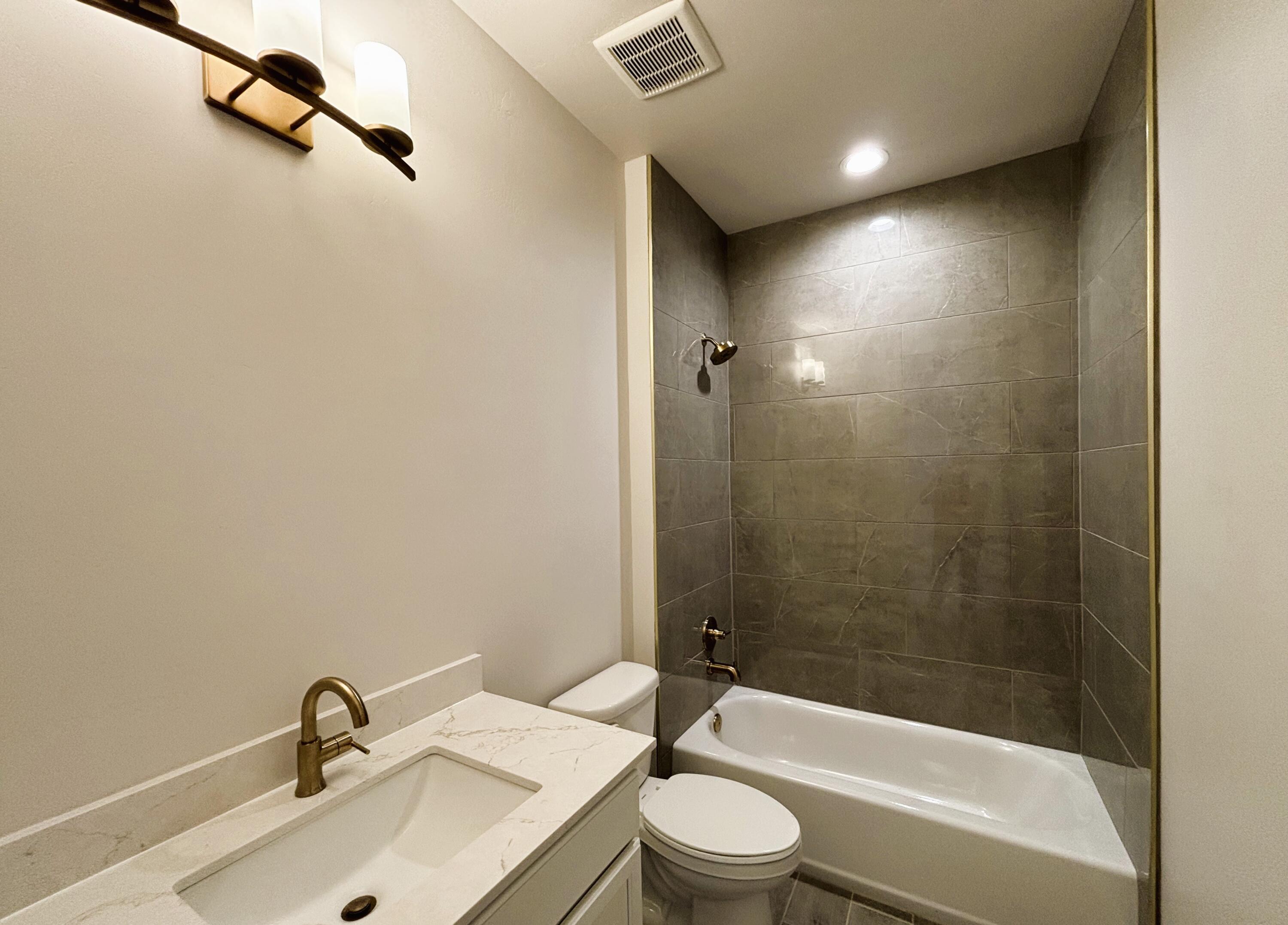 Photo 5 — 6017 Gilpin Drive SE