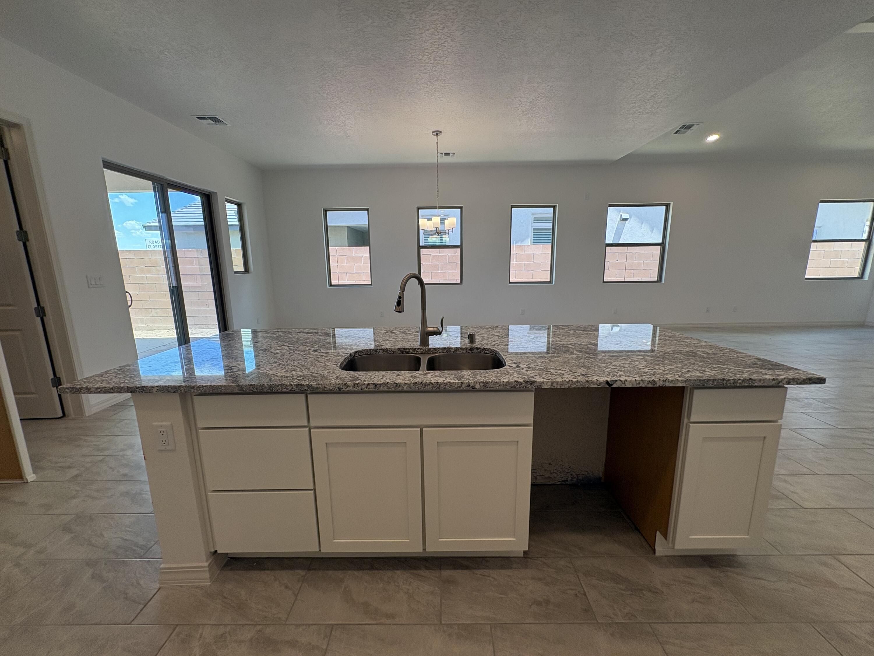 Photo 7 — 6037 Hardin Drive SE