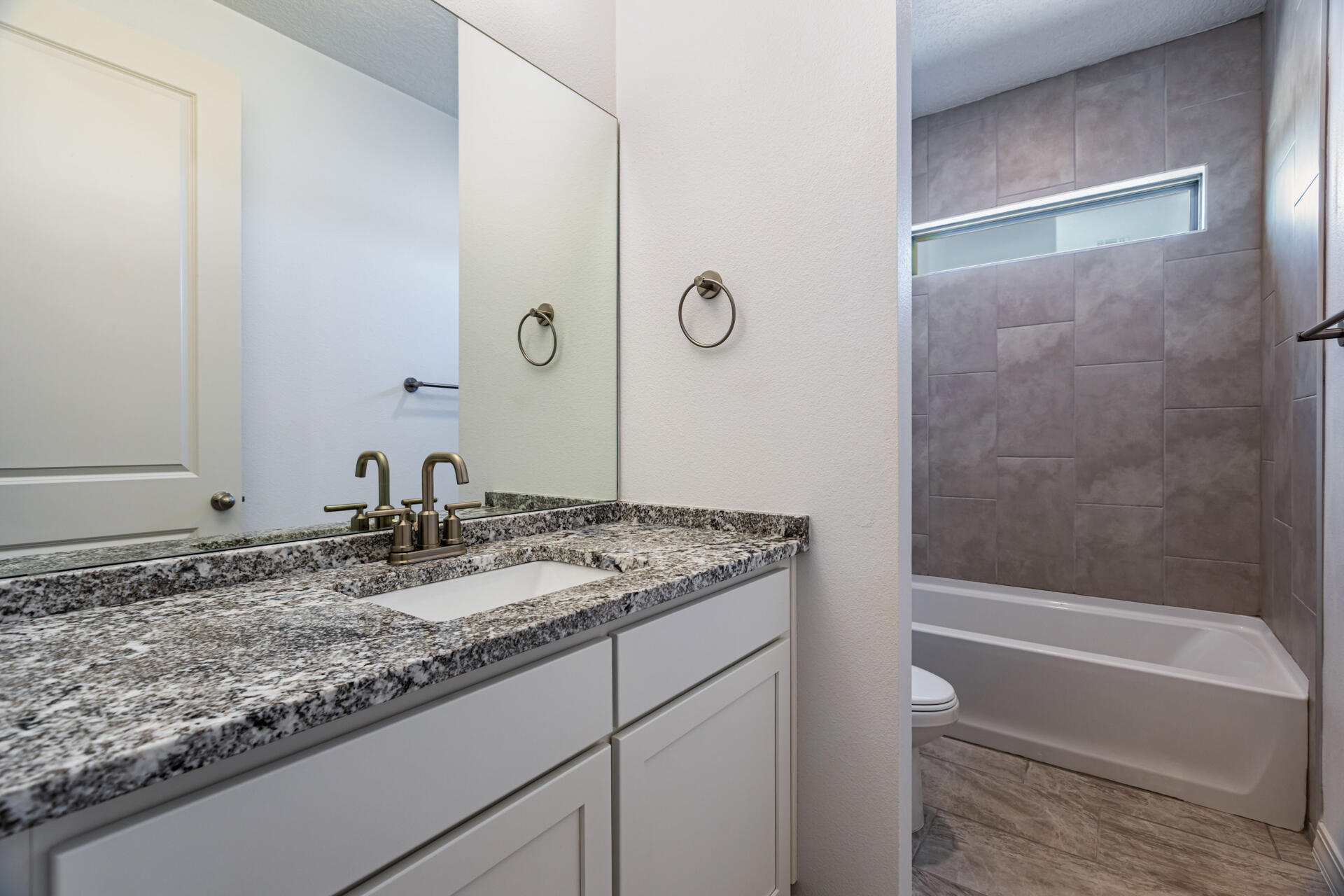 Photo 6 — 6037 Hardin Drive SE