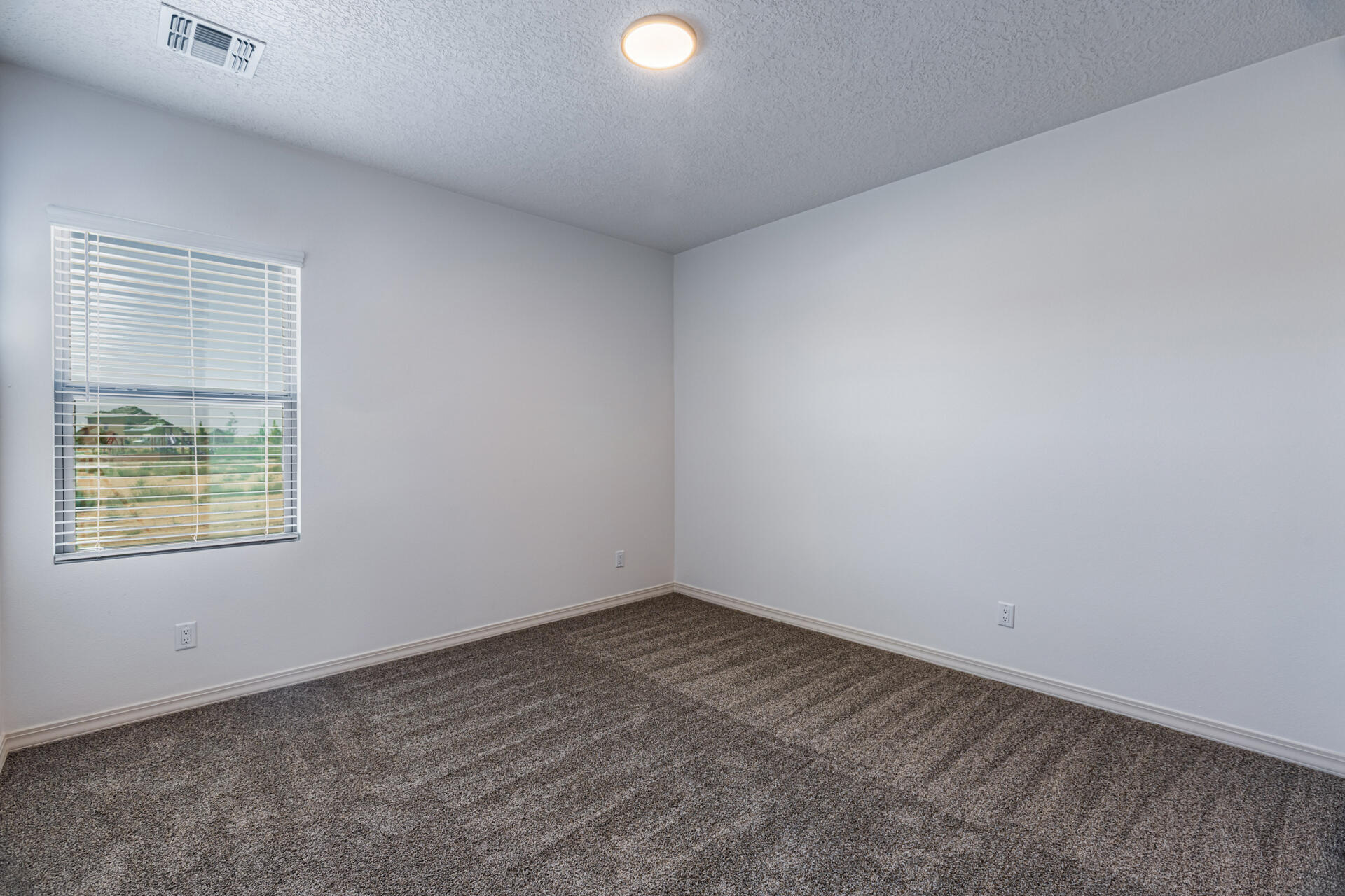 Photo 5 — 6037 Hardin Drive SE