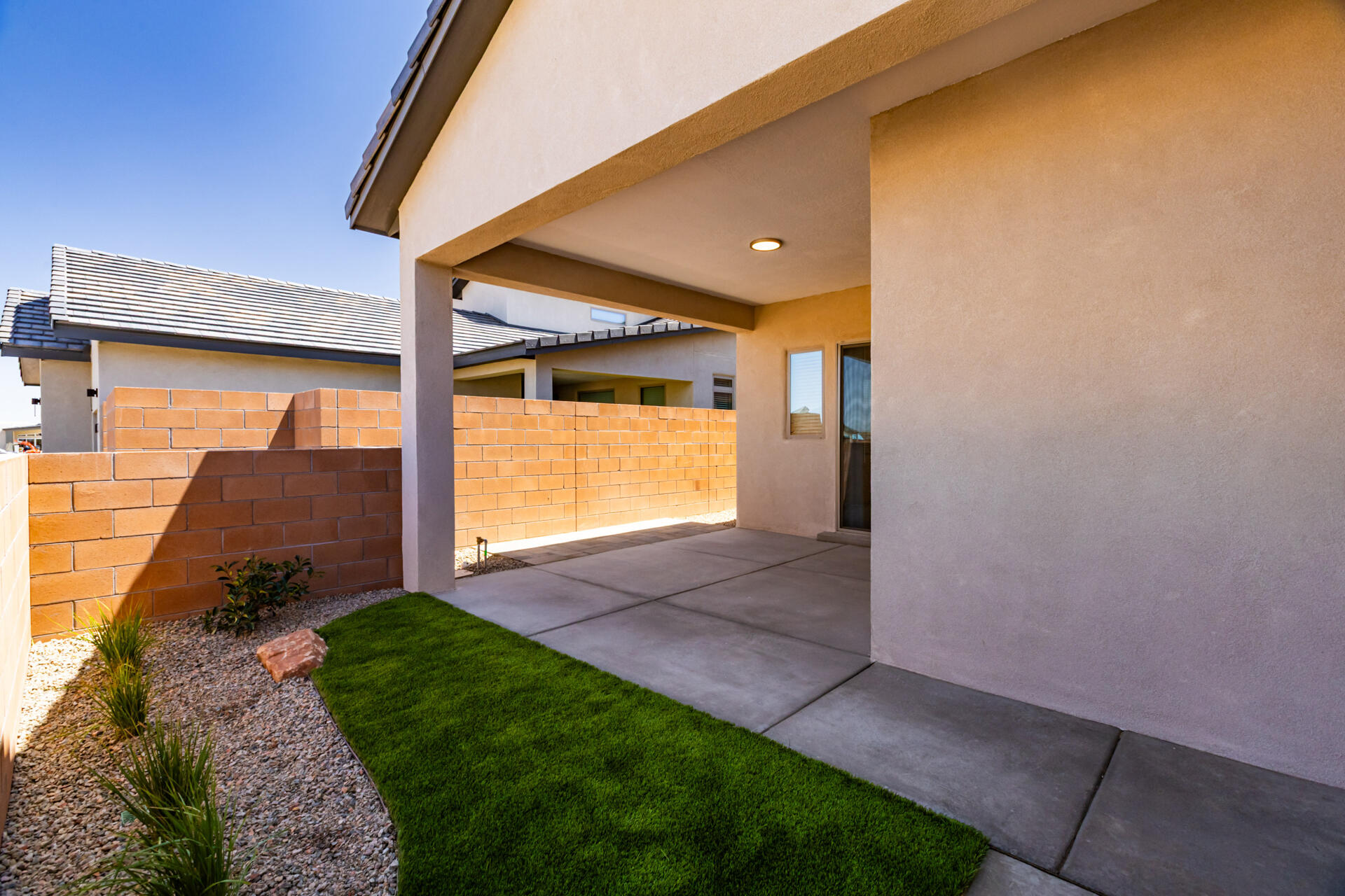 Photo 2 — 6037 Hardin Drive SE