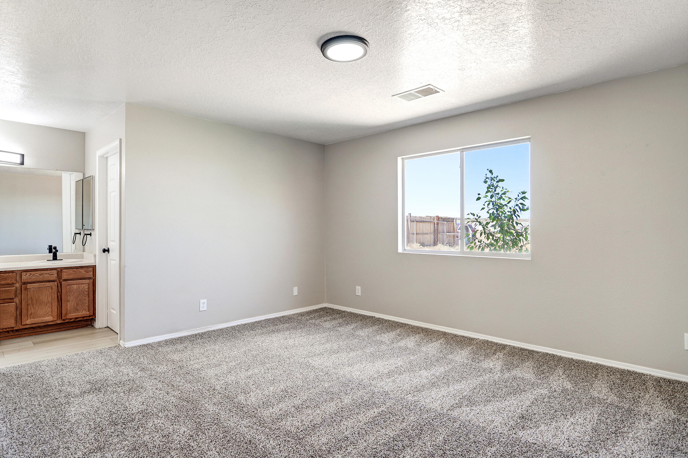 Photo 10 — 5041 27th Avenue NE
