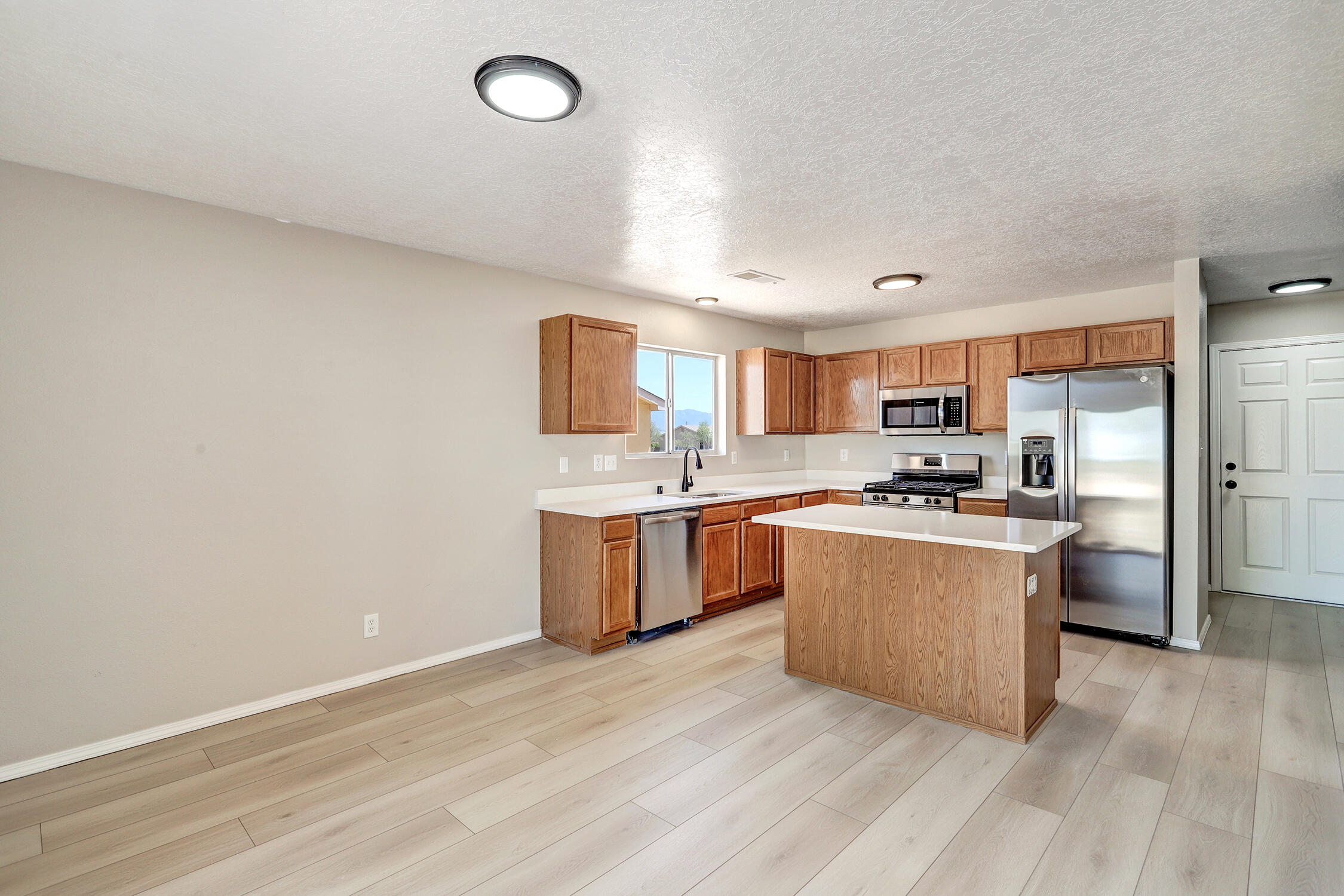 Photo 7 — 5041 27th Avenue NE