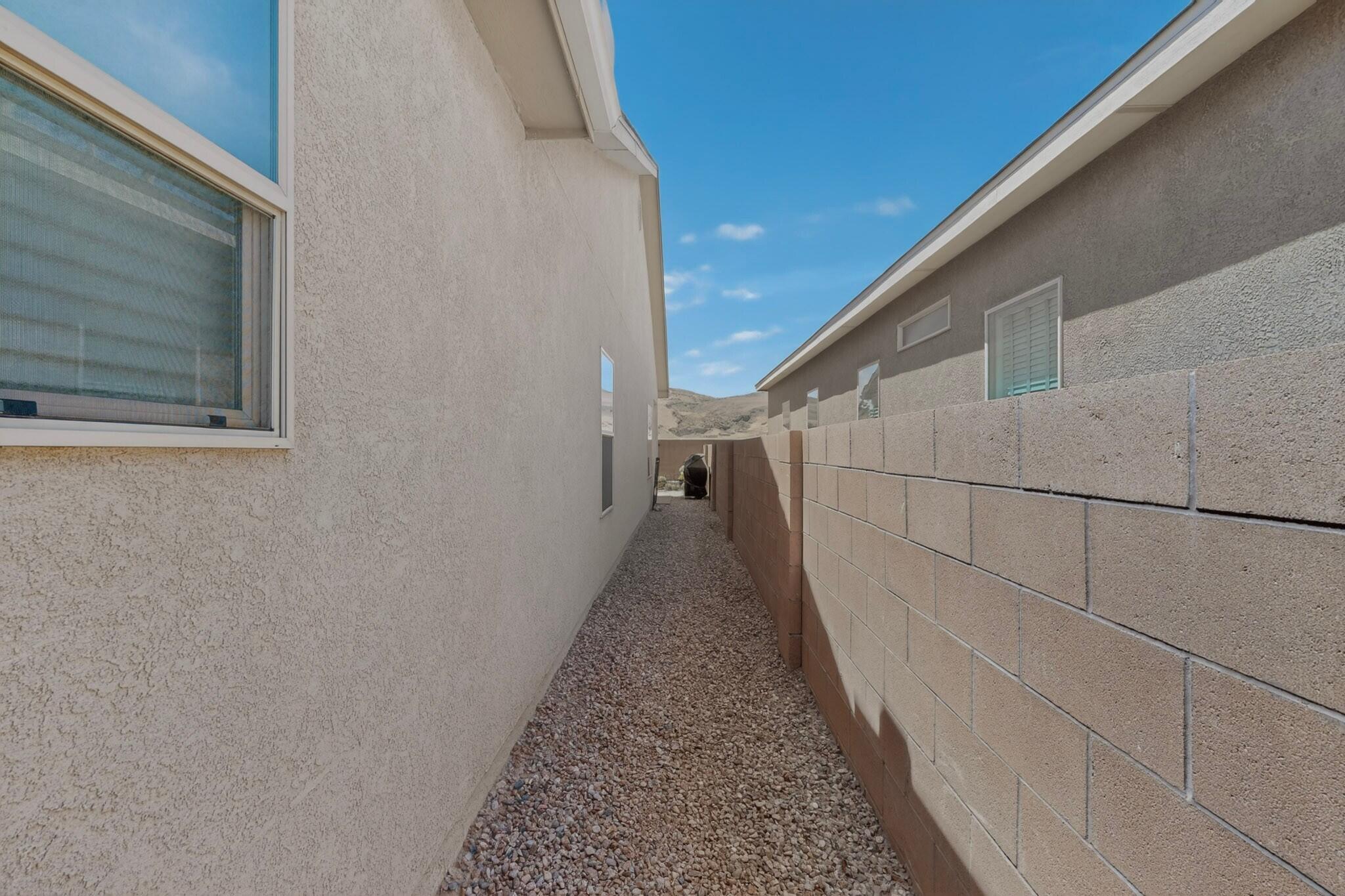 Photo 5 — 900 Firewheel Loop SW