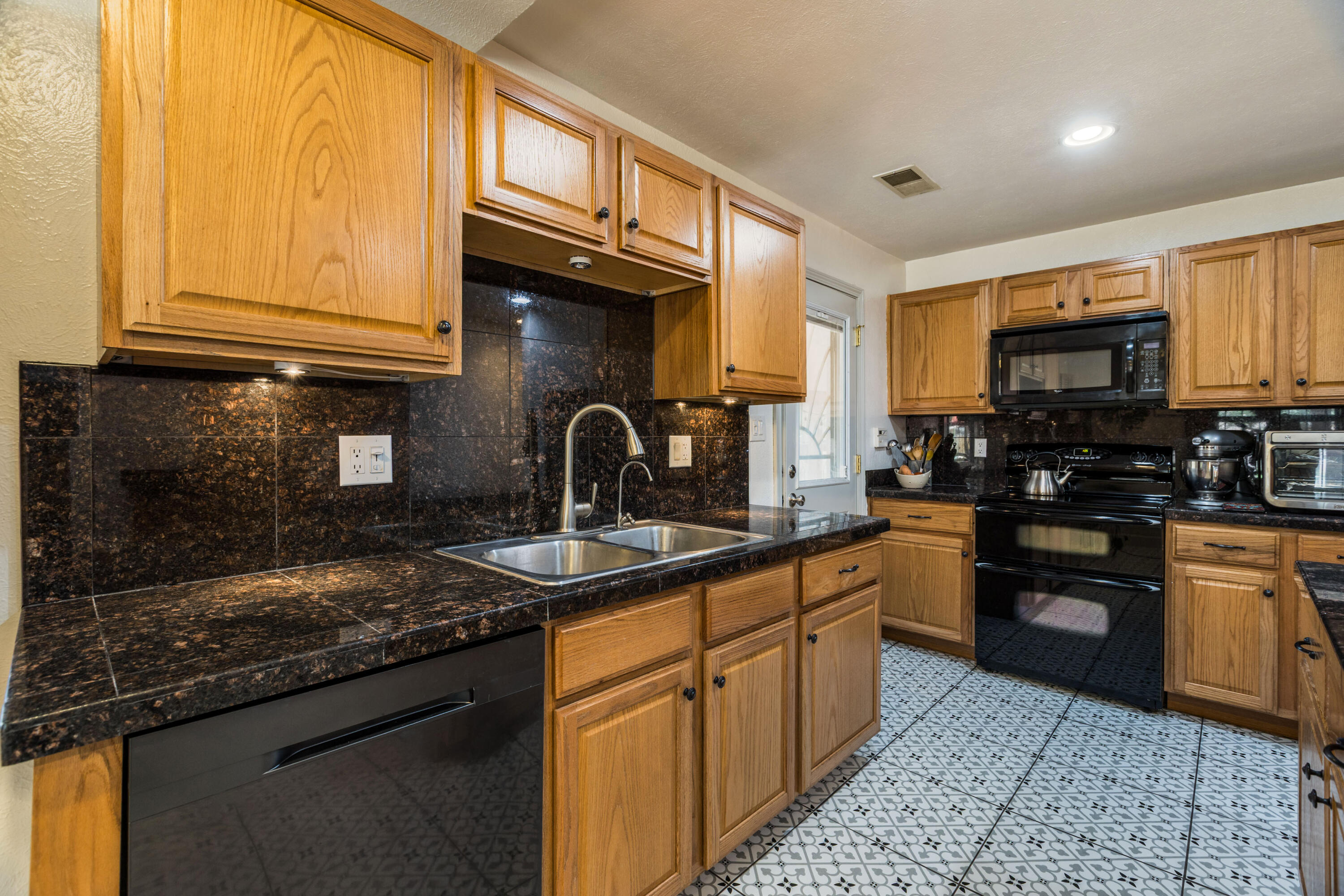 Photo 14 — 2812 Beach Road NW