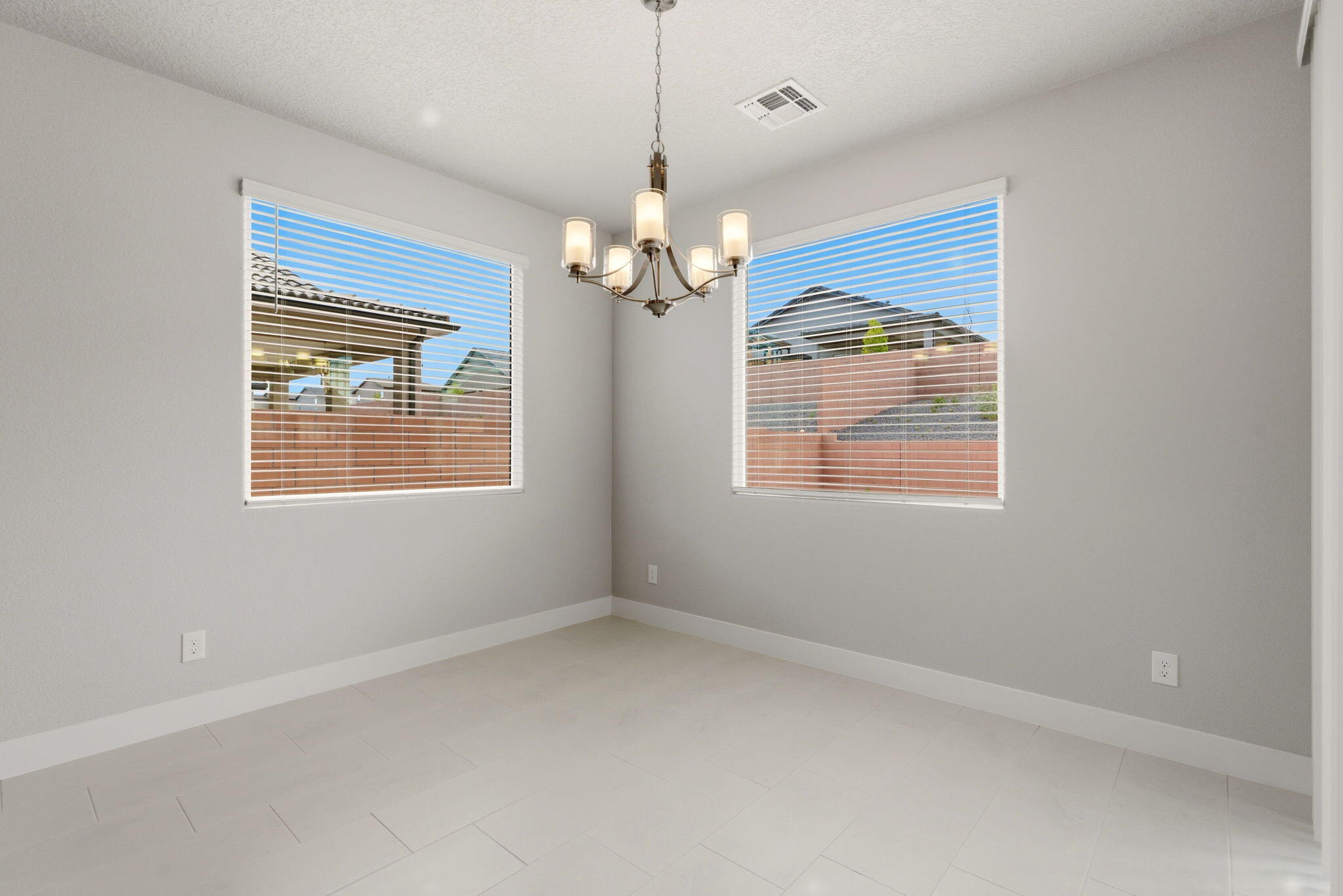 Photo 4 — 6717 Sydney Drive NE