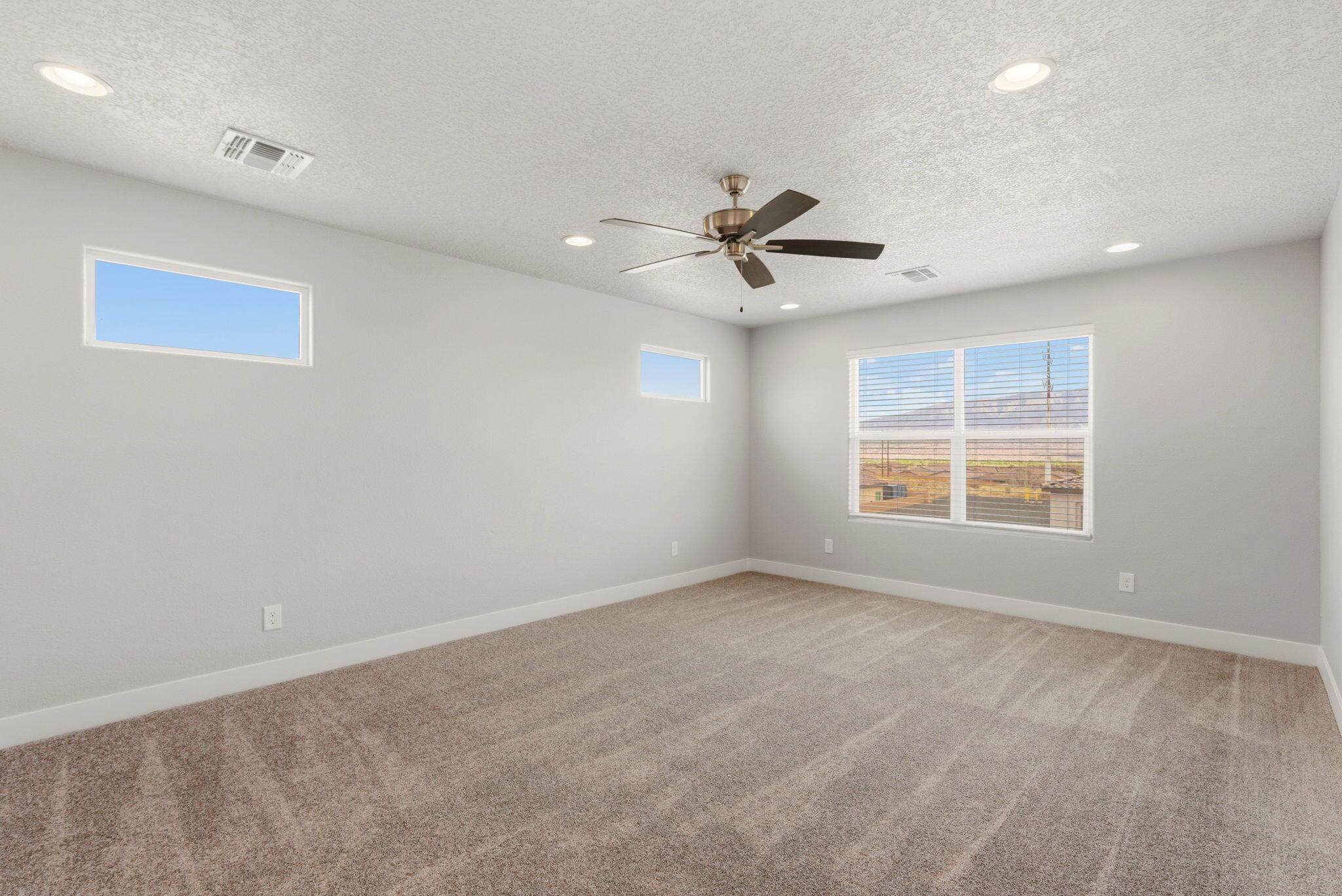 Photo 5 — 6717 Sydney Drive NE