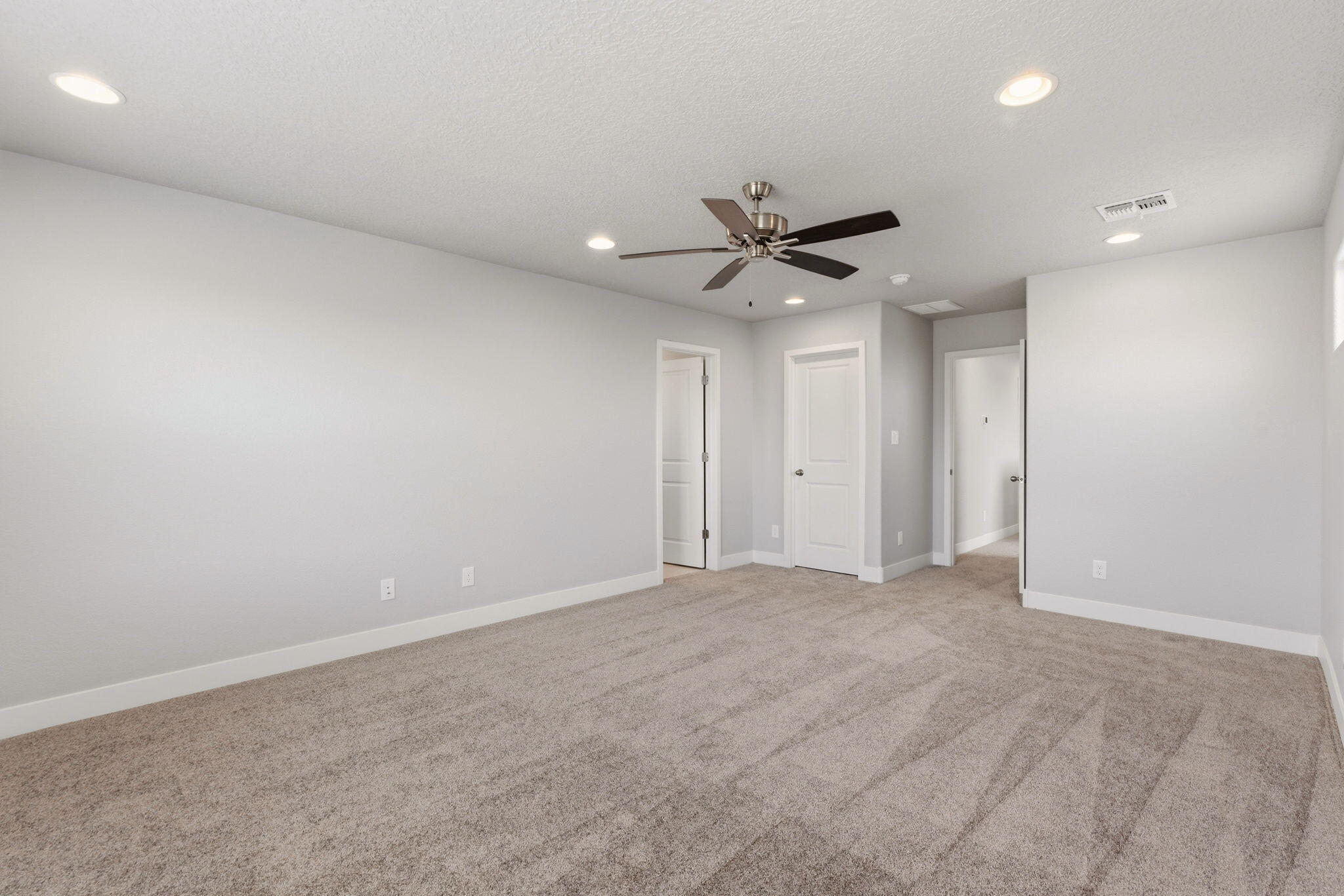 Photo 6 — 6717 Sydney Drive NE