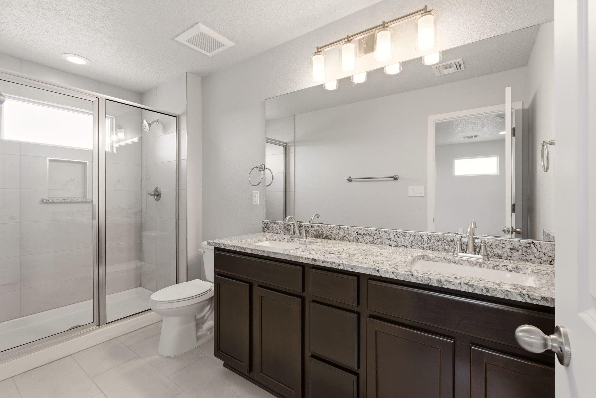 Photo 7 — 6717 Sydney Drive NE