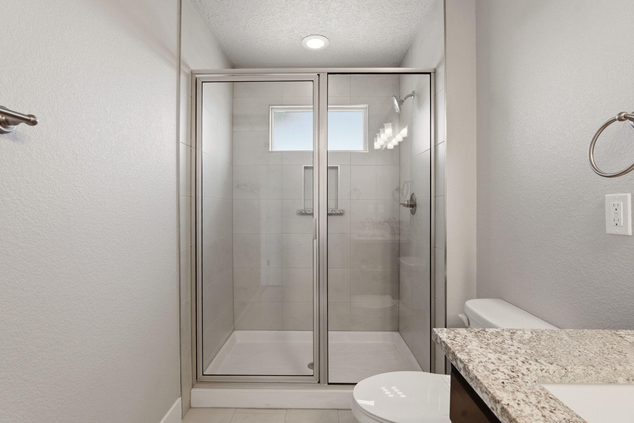 Photo 8 — 6717 Sydney Drive NE
